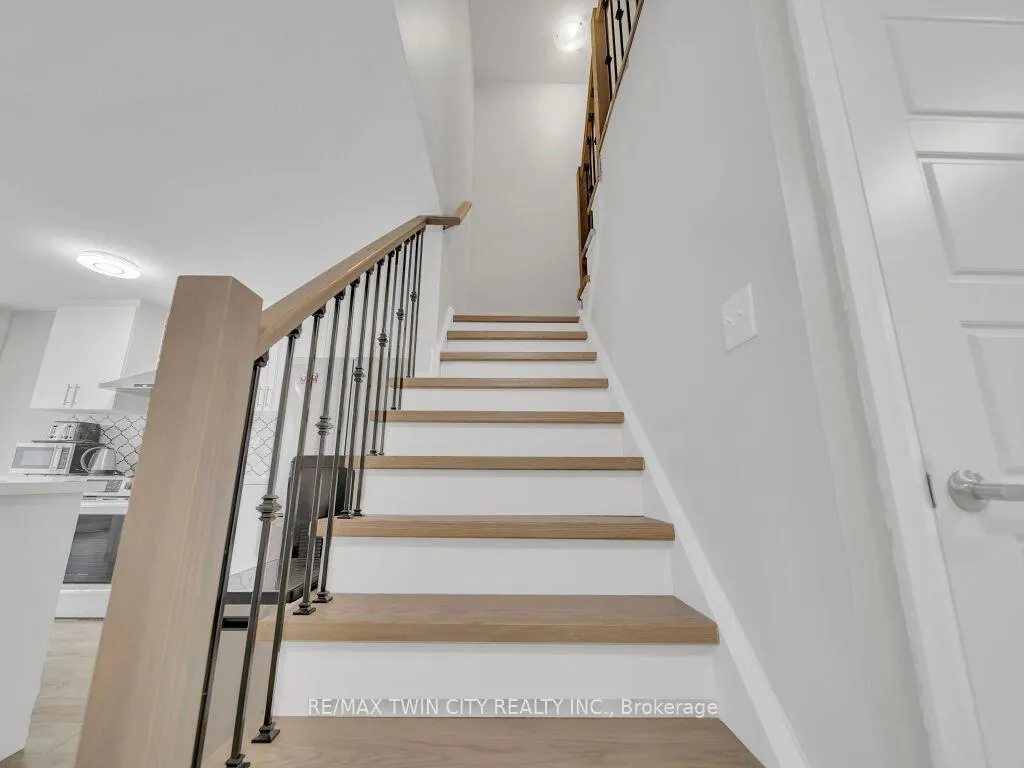 Photo 17 of 8 Pony Way, Kitchener — HOMEH