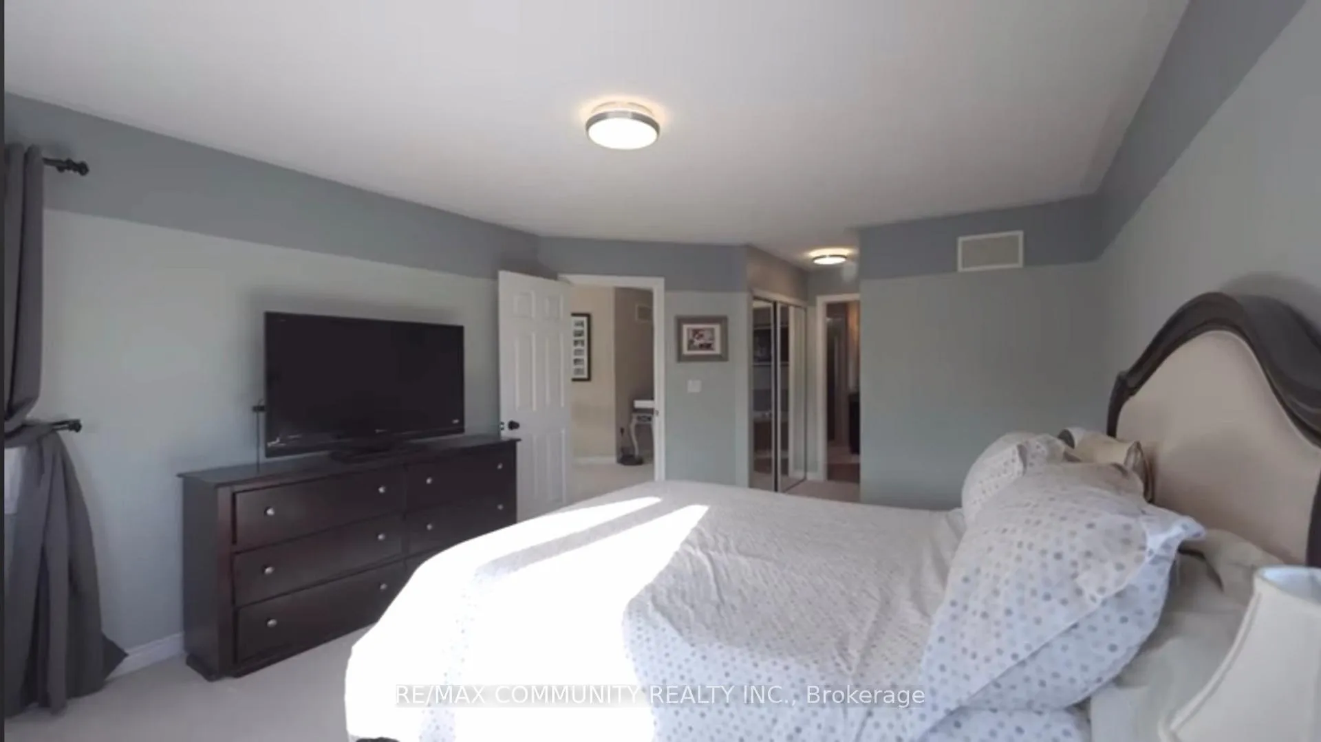 Photo 17 of 63 Buxton Lane, Clarington, Bowmanville — HOMEH