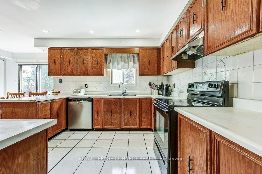 Photo 15 of 100 Sullivan Drive N, Ajax, Central — HOMEH