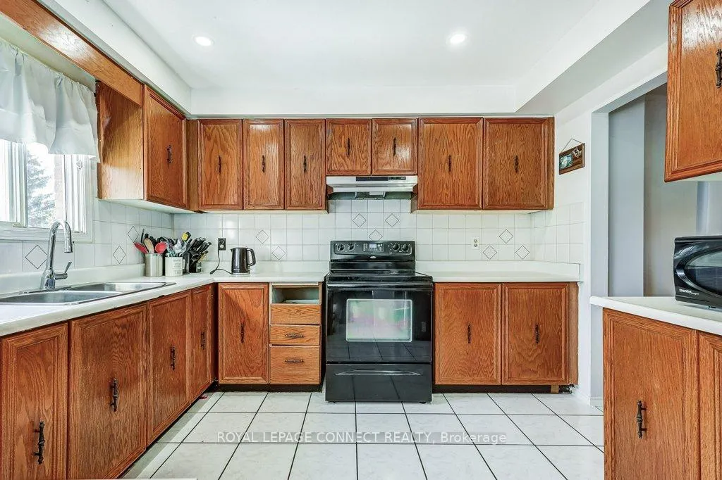 Photo 16 of 100 Sullivan Drive N, Ajax, Central — HOMEH