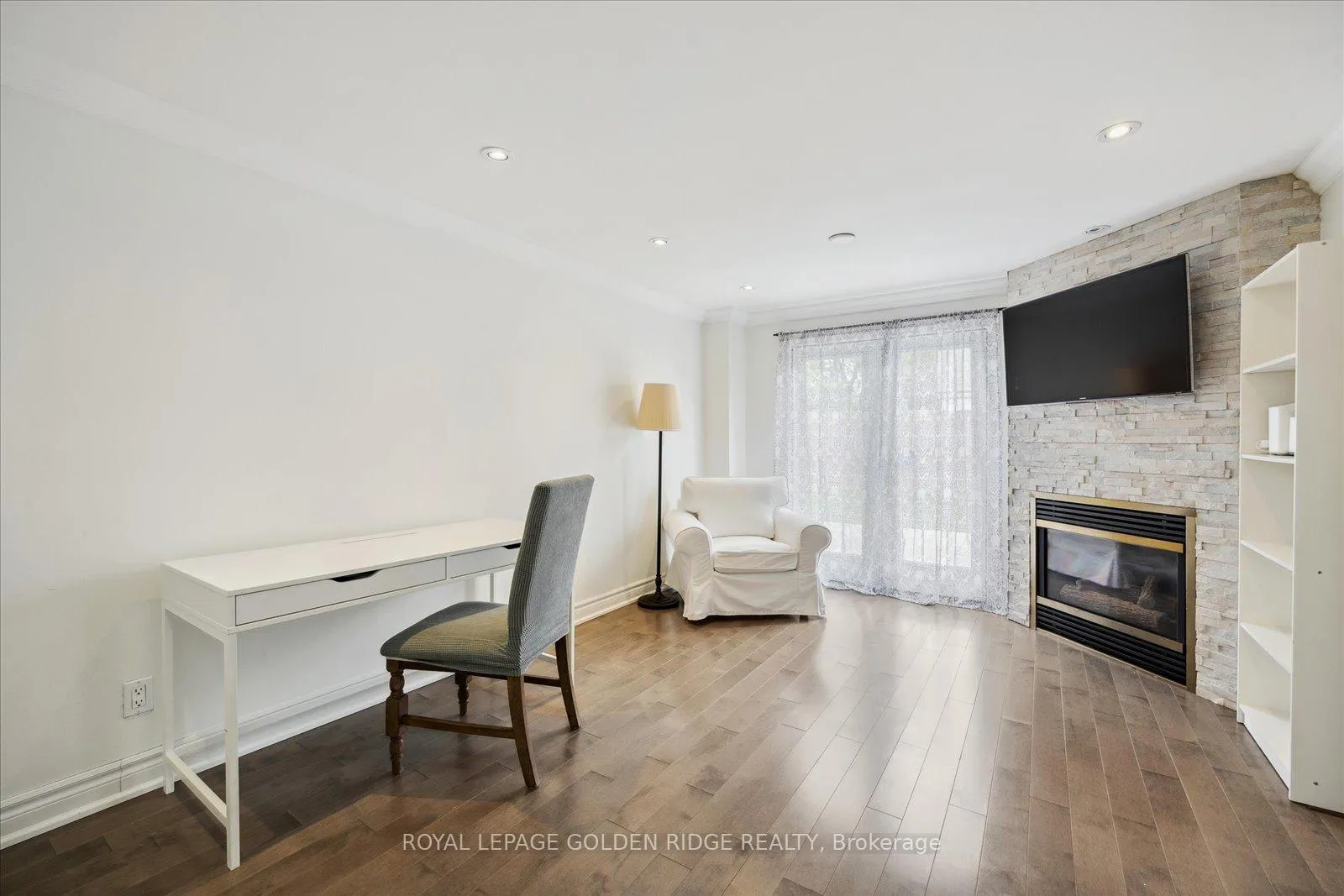 Photo 16 of 900 Lynx Avenue, Pickering, West Shore — HOMEH