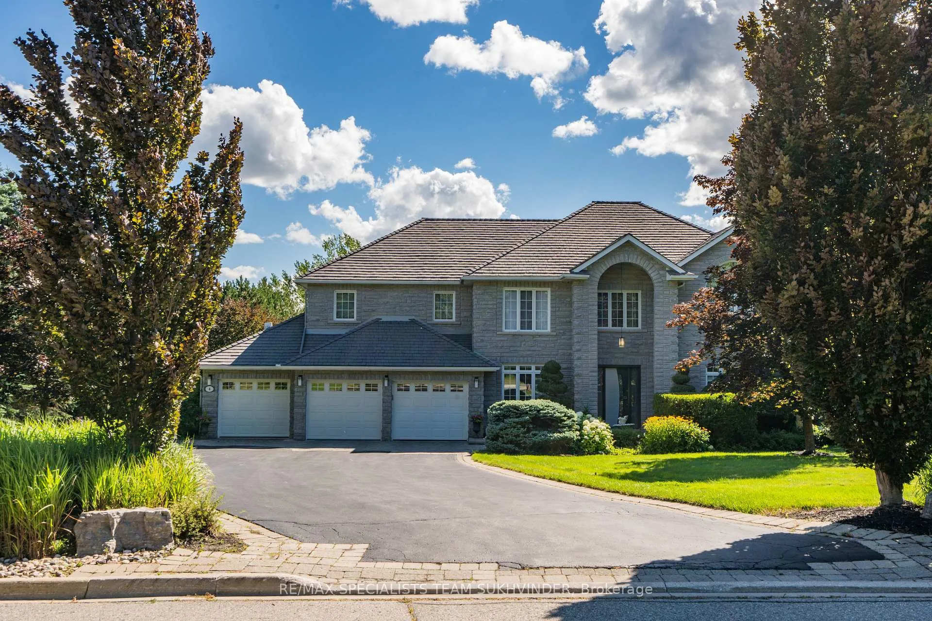 Photo 3 of 4 Stonehart Street, Caledon, Palgrave — HOMEH