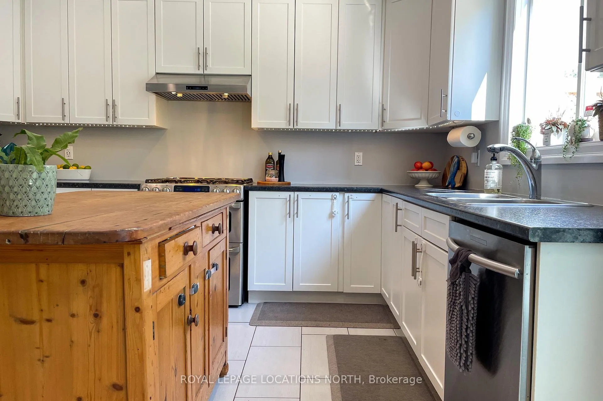 Photo 5 of 29 Garbutt Crescent, Collingwood — HOMEH