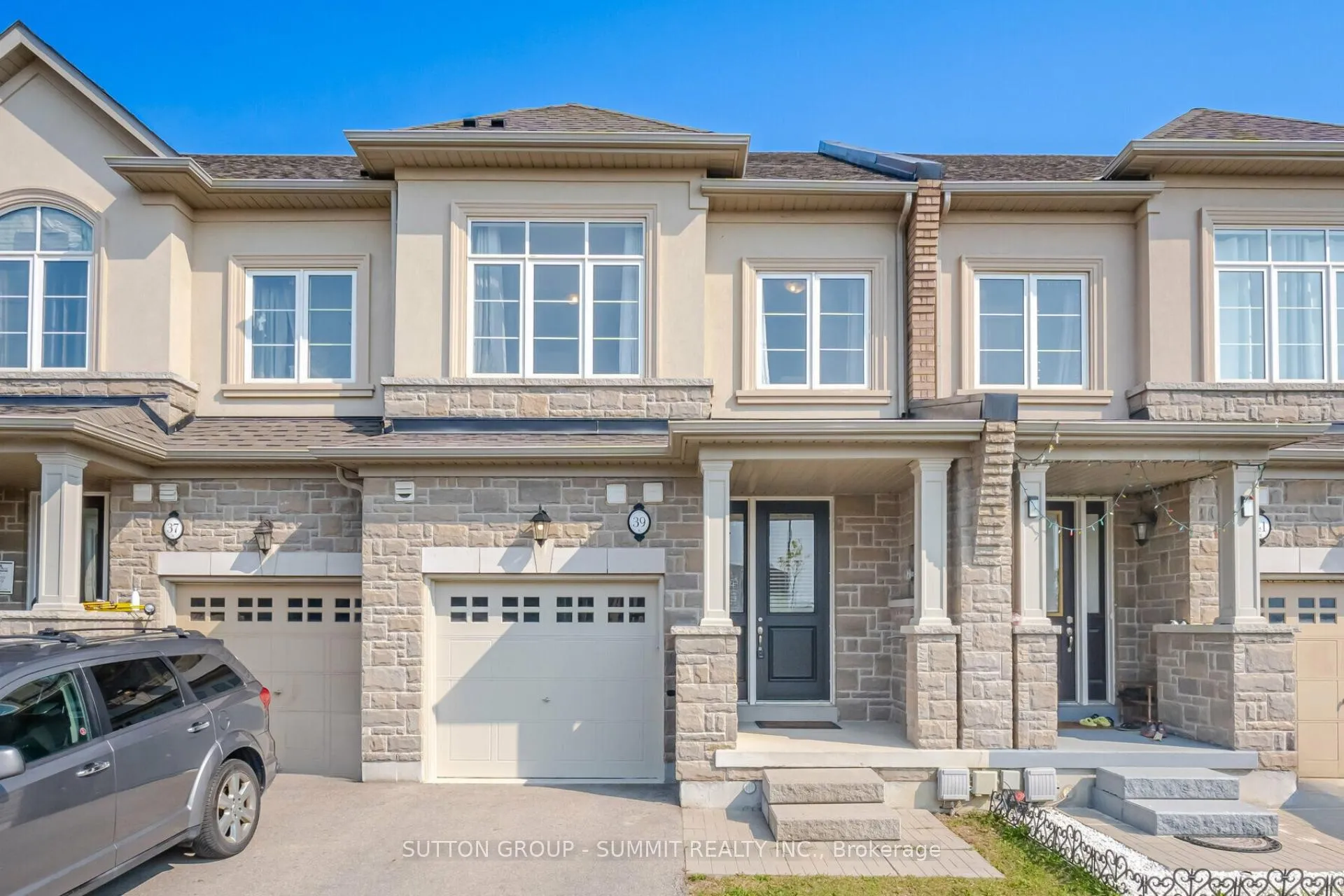 Photo 1 of 39 Bayonne Drive, Hamilton, Stoney Creek Mountain — HOMEH