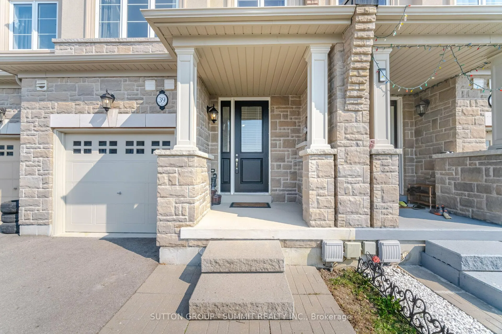 Photo 2 of 39 Bayonne Drive, Hamilton, Stoney Creek Mountain — HOMEH