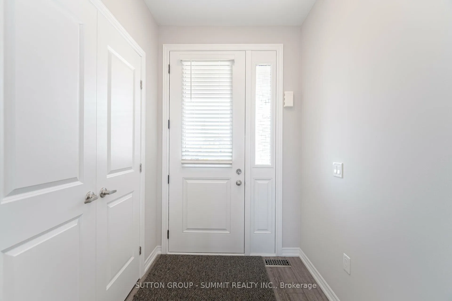 Photo 3 of 39 Bayonne Drive, Hamilton, Stoney Creek Mountain — HOMEH