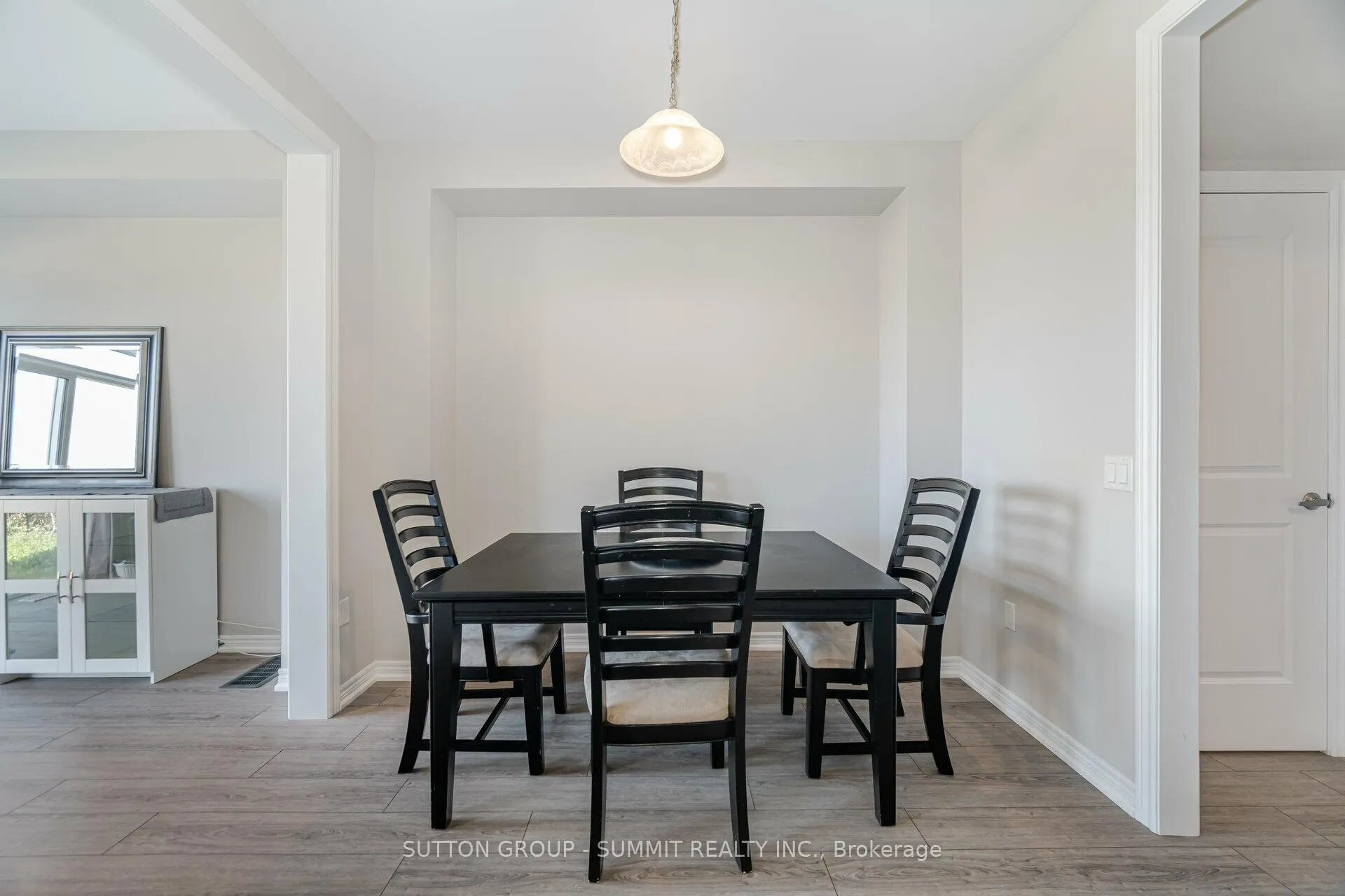 Photo 5 of 39 Bayonne Drive, Hamilton, Stoney Creek Mountain — HOMEH