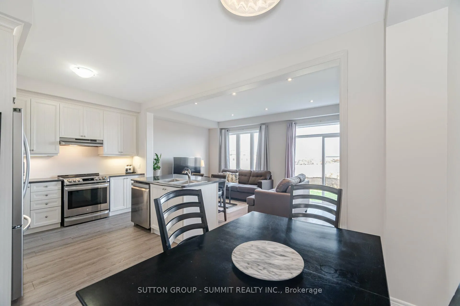 Photo 6 of 39 Bayonne Drive, Hamilton, Stoney Creek Mountain — HOMEH