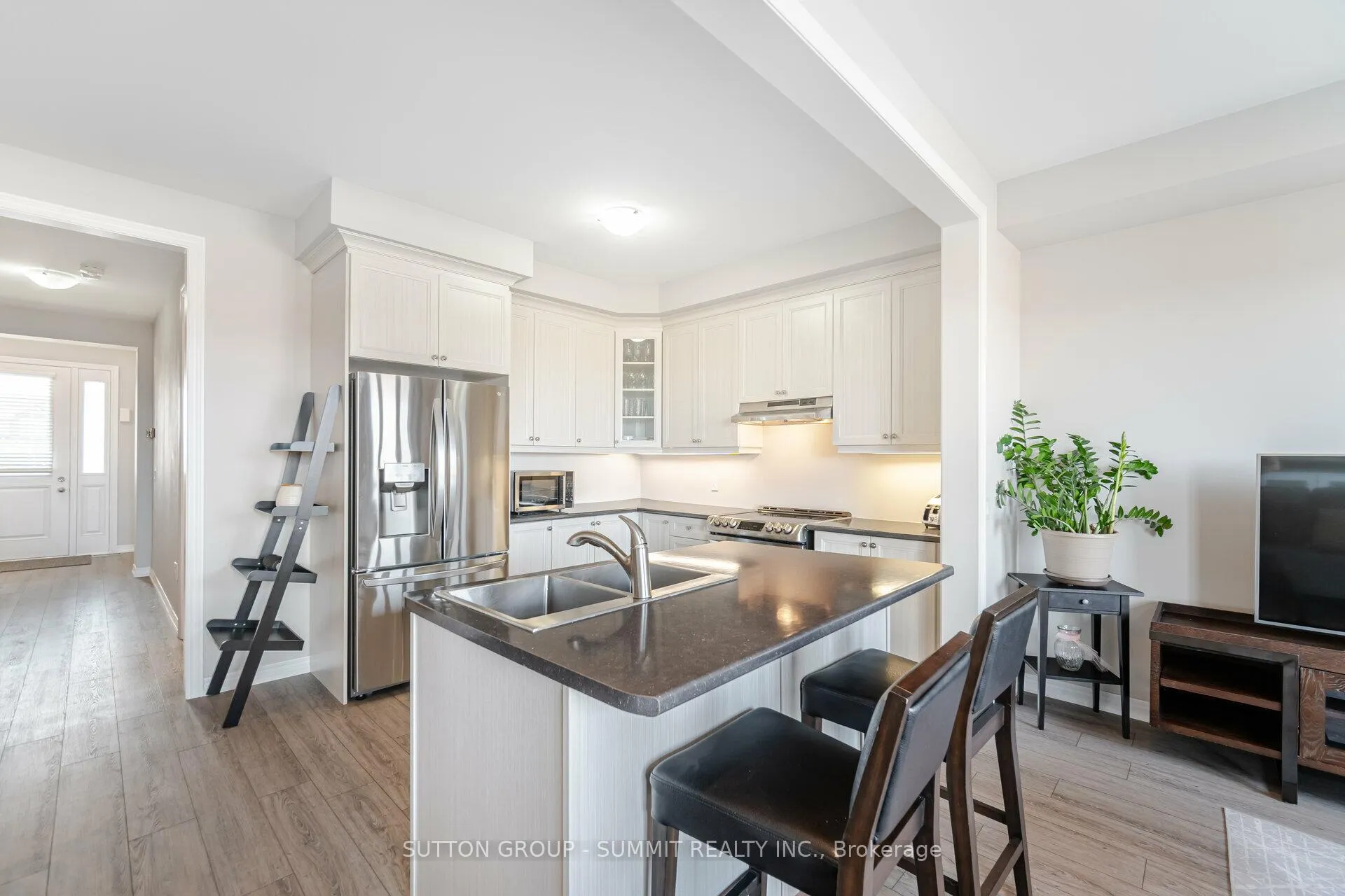 Photo 7 of 39 Bayonne Drive, Hamilton, Stoney Creek Mountain — HOMEH
