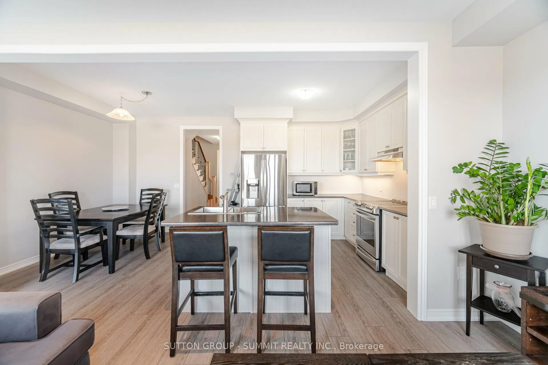 Photo 8 of 39 Bayonne Drive, Hamilton, Stoney Creek Mountain — HOMEH