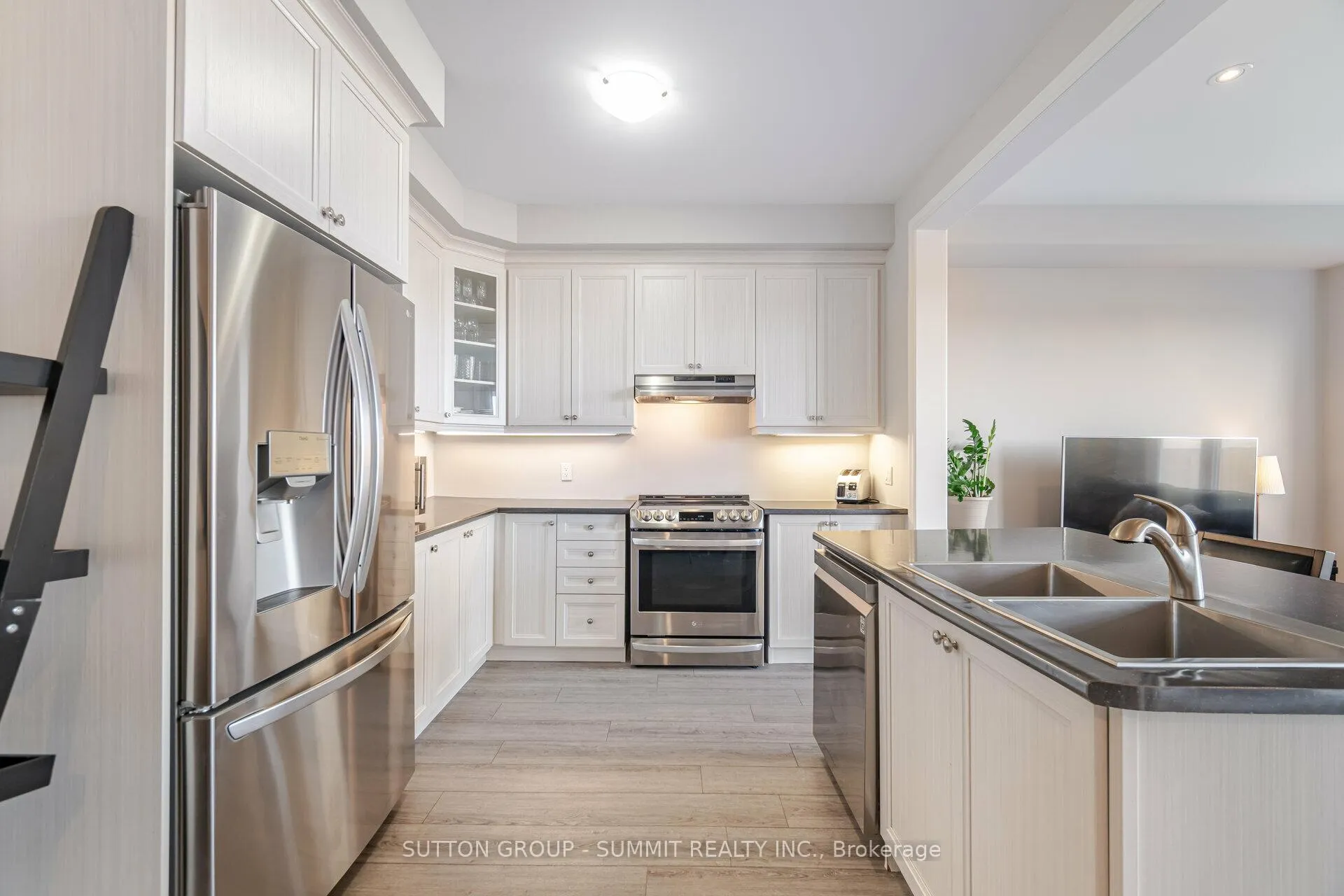 Photo 9 of 39 Bayonne Drive, Hamilton, Stoney Creek Mountain — HOMEH