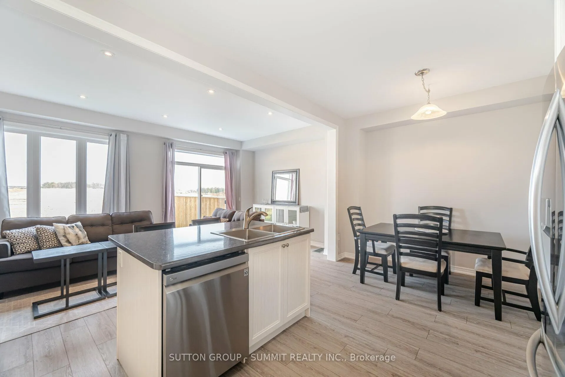 Photo 10 of 39 Bayonne Drive, Hamilton, Stoney Creek Mountain — HOMEH
