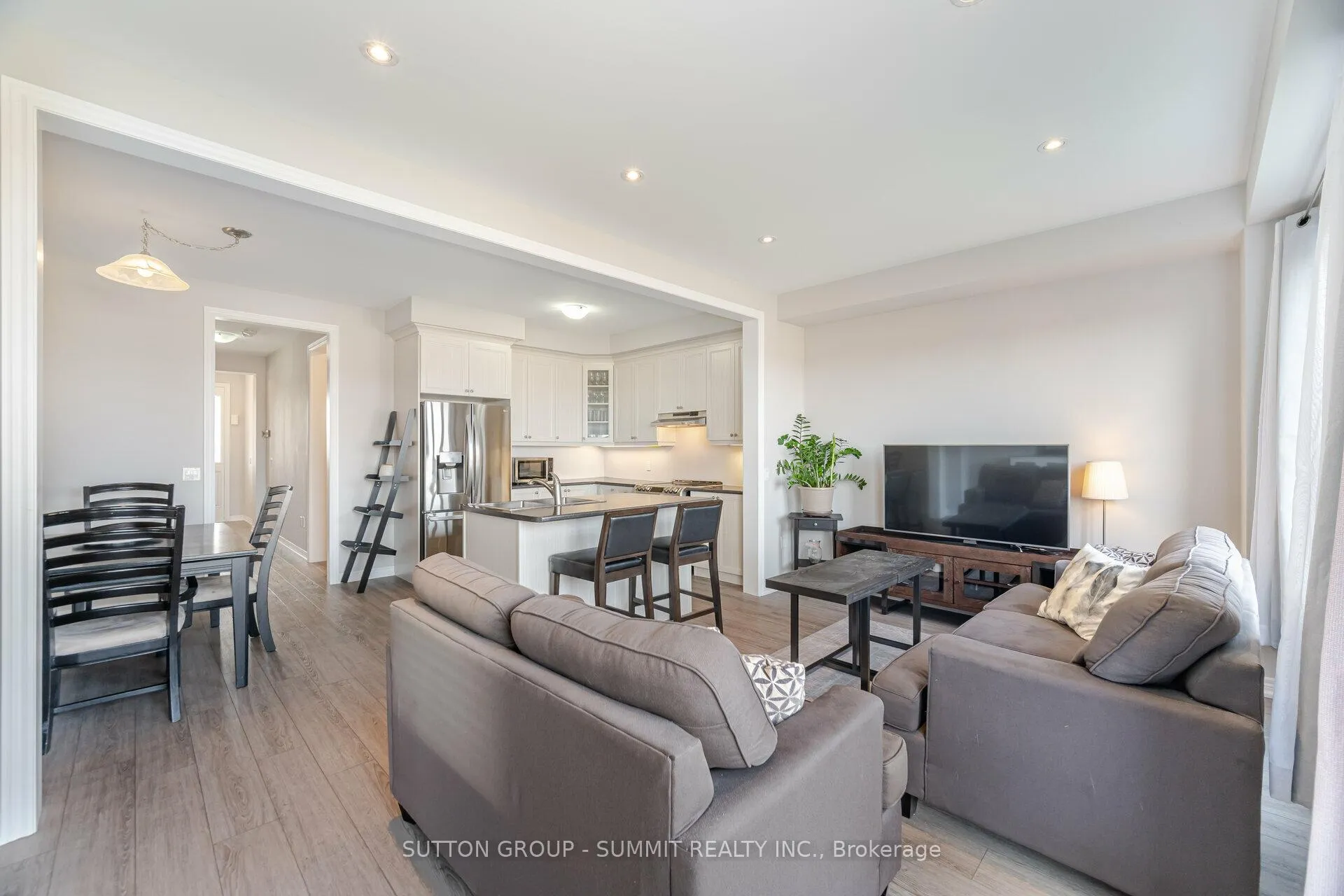 Photo 12 of 39 Bayonne Drive, Hamilton, Stoney Creek Mountain — HOMEH