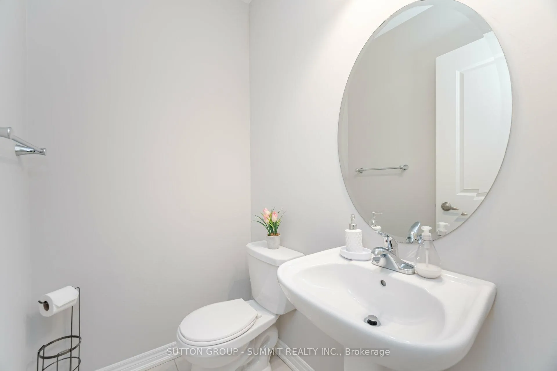 Photo 15 of 39 Bayonne Drive, Hamilton, Stoney Creek Mountain — HOMEH