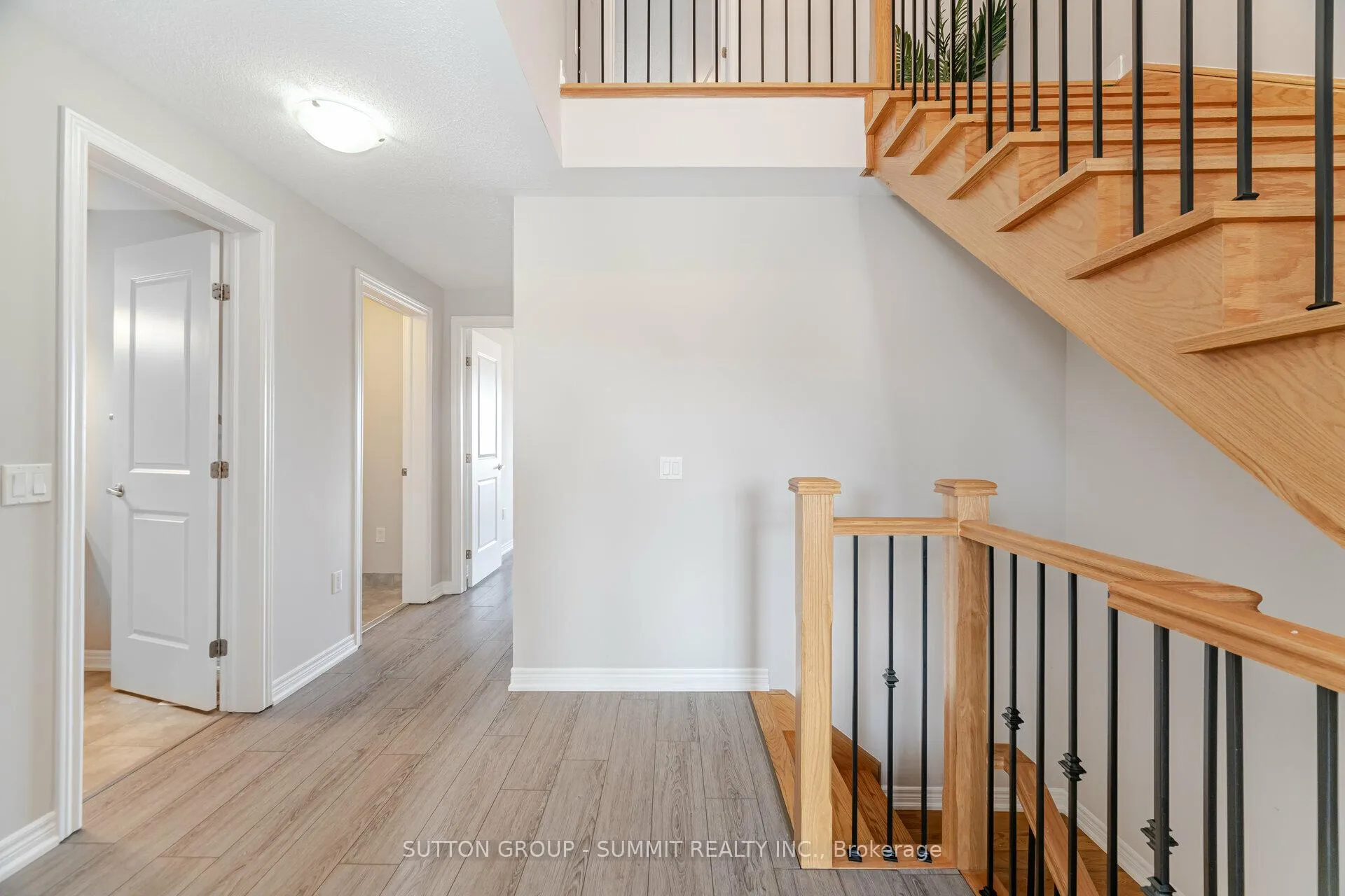 Photo 17 of 39 Bayonne Drive, Hamilton, Stoney Creek Mountain — HOMEH
