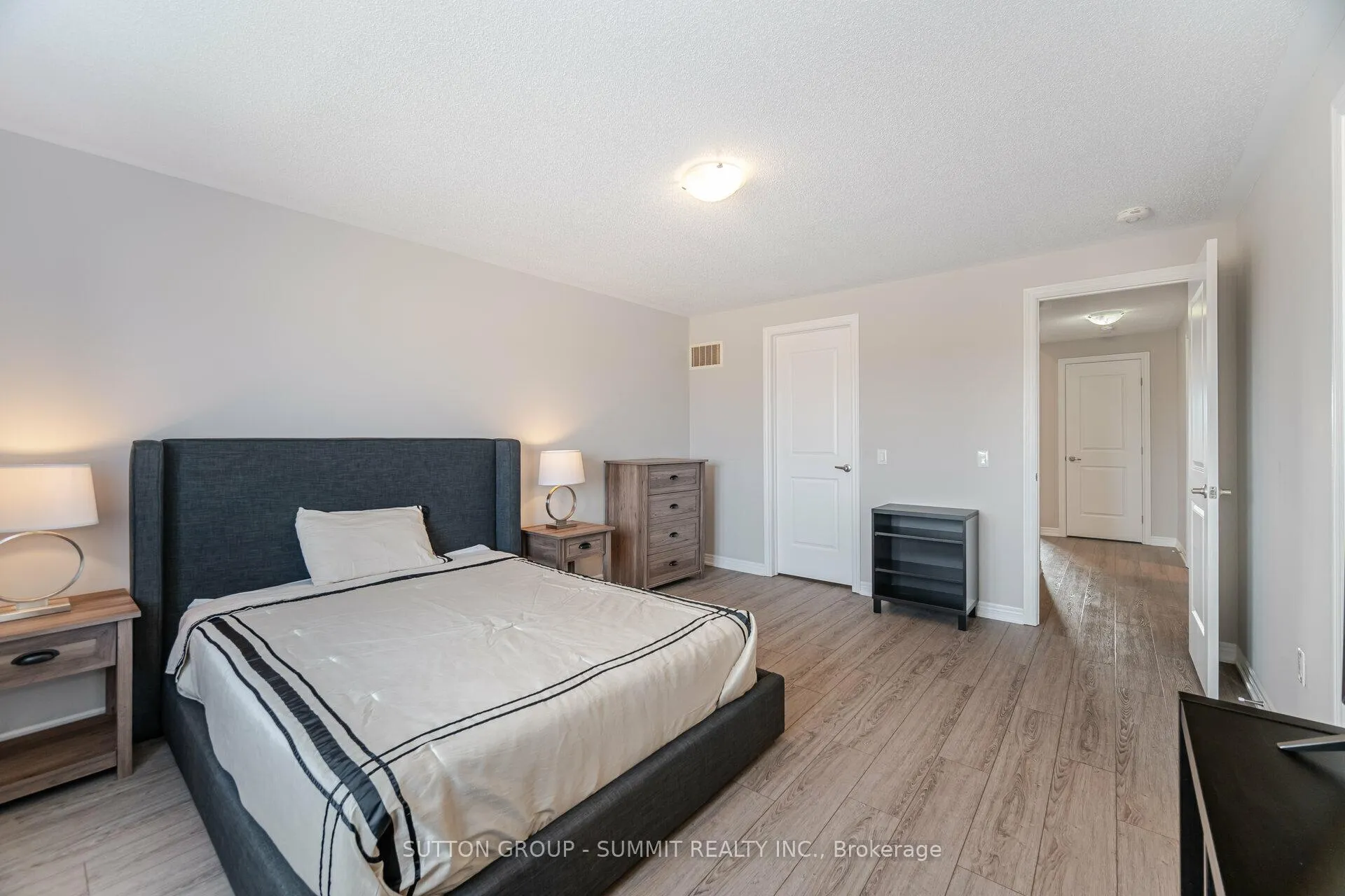 Photo 18 of 39 Bayonne Drive, Hamilton, Stoney Creek Mountain — HOMEH
