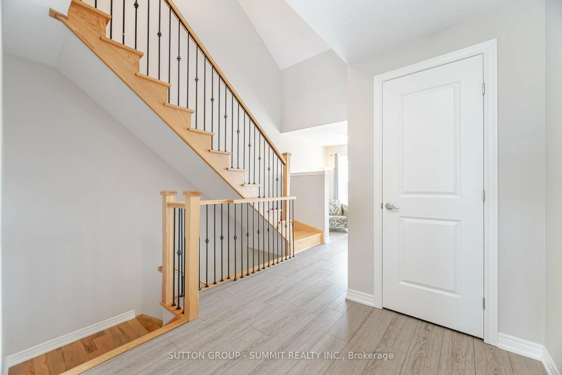 Photo 23 of 39 Bayonne Drive, Hamilton, Stoney Creek Mountain — HOMEH
