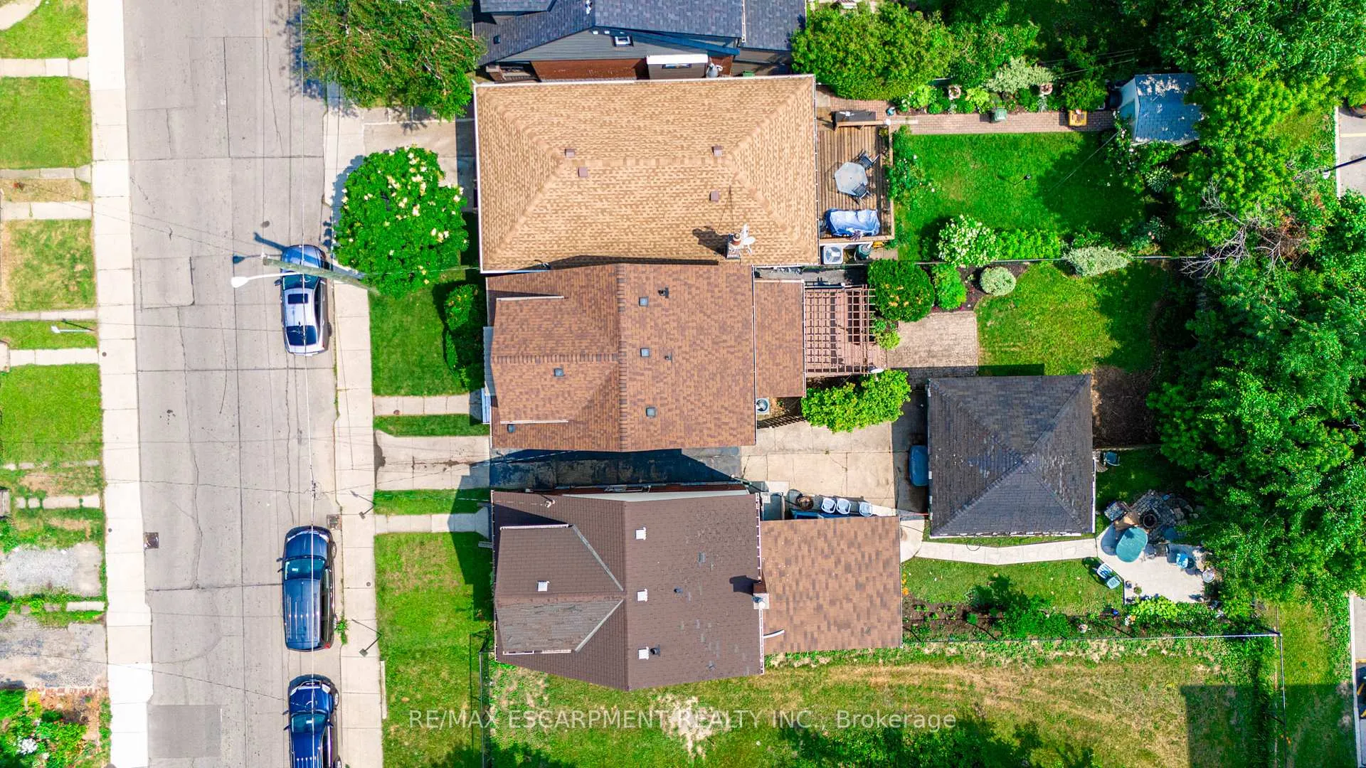 Photo 3 of 242 Glendale Avenue N, Hamilton, Crown Point — HOMEH
