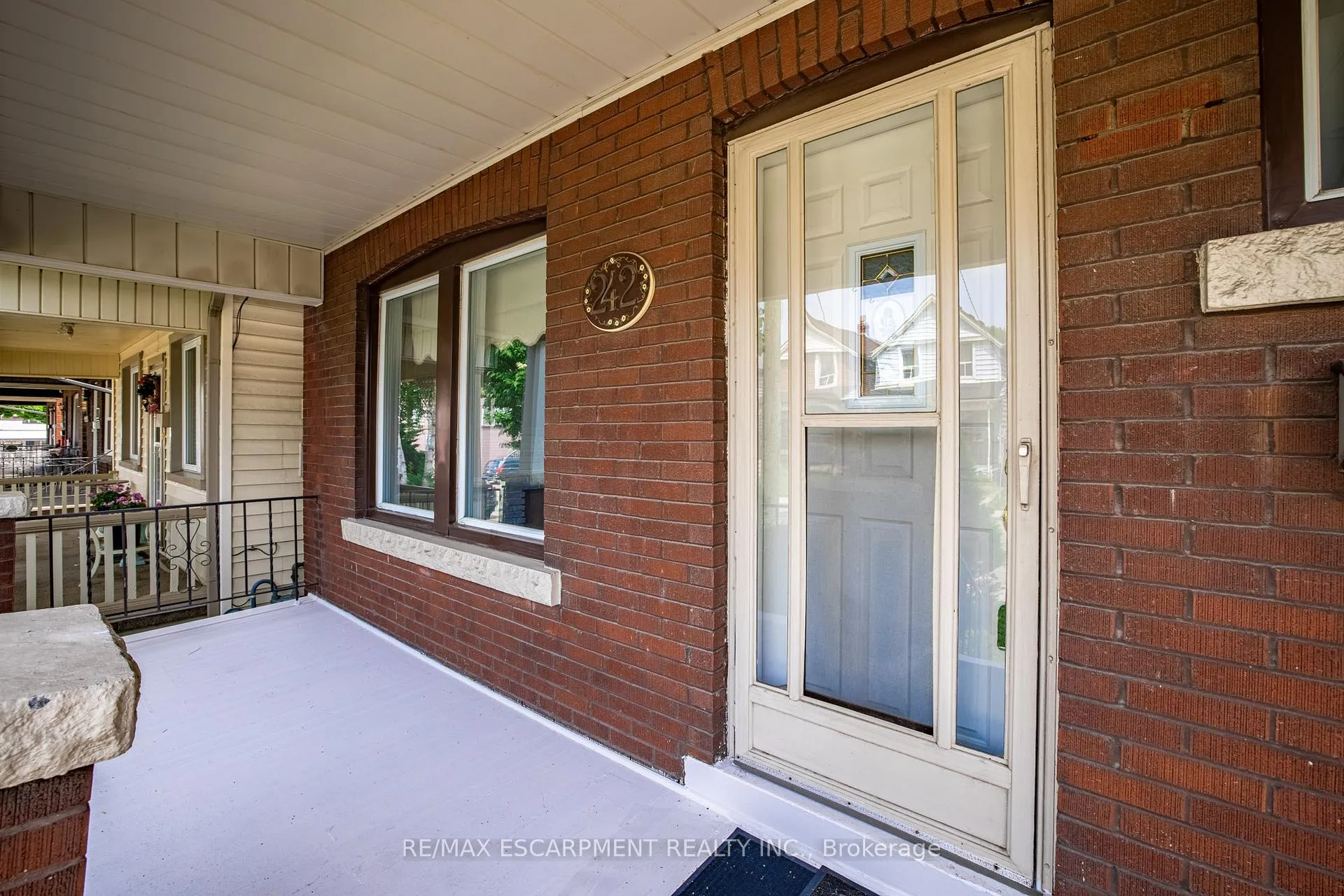 Photo 4 of 242 Glendale Avenue N, Hamilton, Crown Point — HOMEH