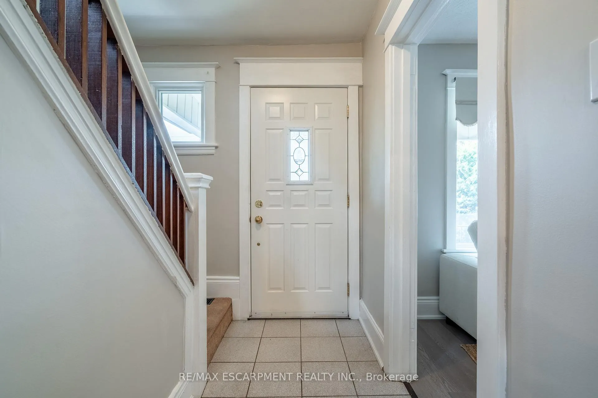 Photo 5 of 242 Glendale Avenue N, Hamilton, Crown Point — HOMEH