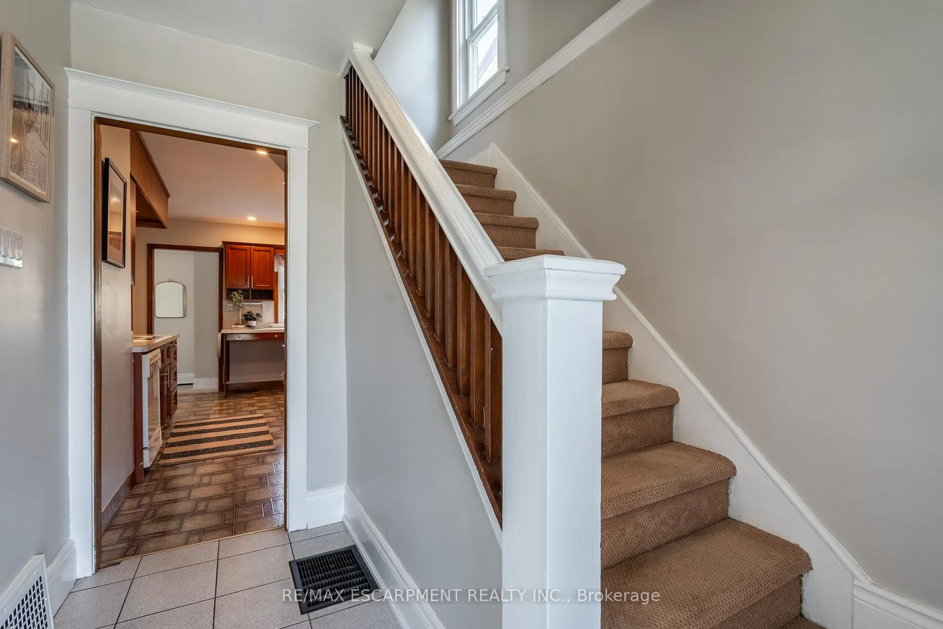 Photo 17 of 242 Glendale Avenue N, Hamilton, Crown Point — HOMEH