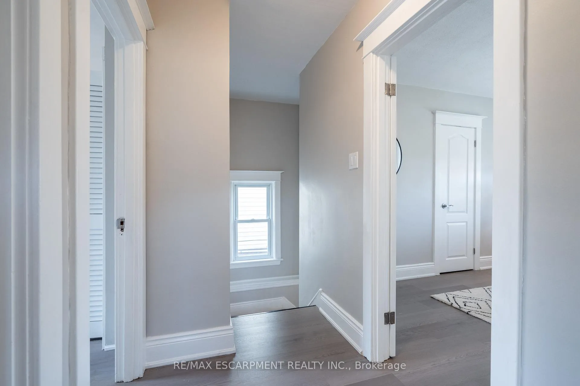 Photo 18 of 242 Glendale Avenue N, Hamilton, Crown Point — HOMEH