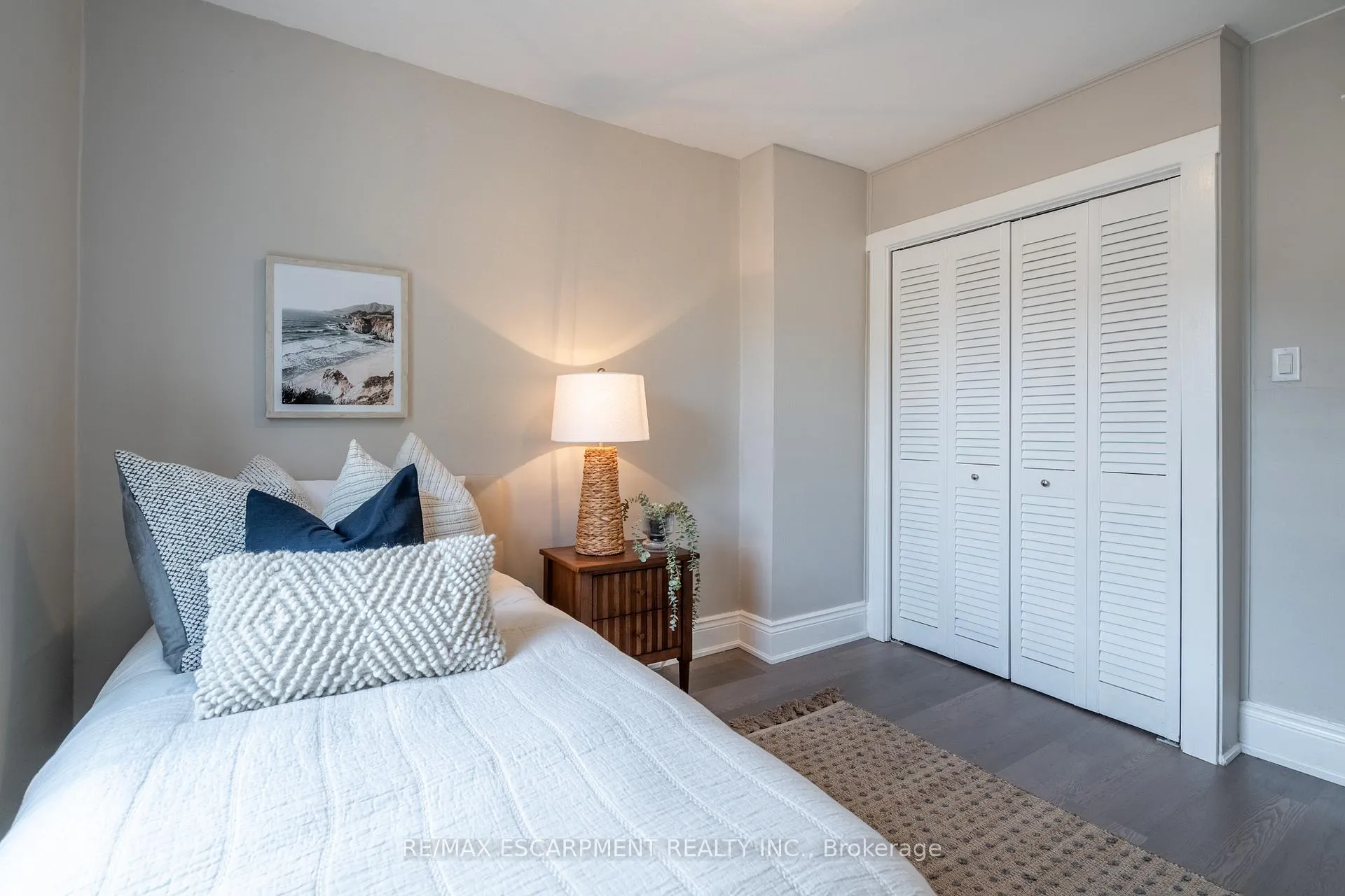 Photo 23 of 242 Glendale Avenue N, Hamilton, Crown Point — HOMEH