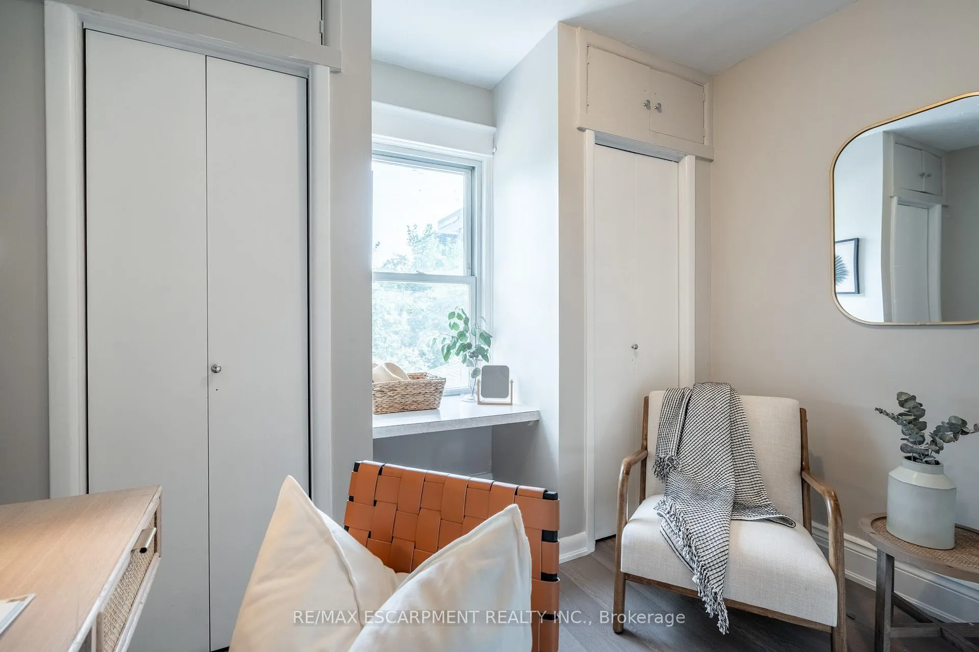 Photo 25 of 242 Glendale Avenue N, Hamilton, Crown Point — HOMEH