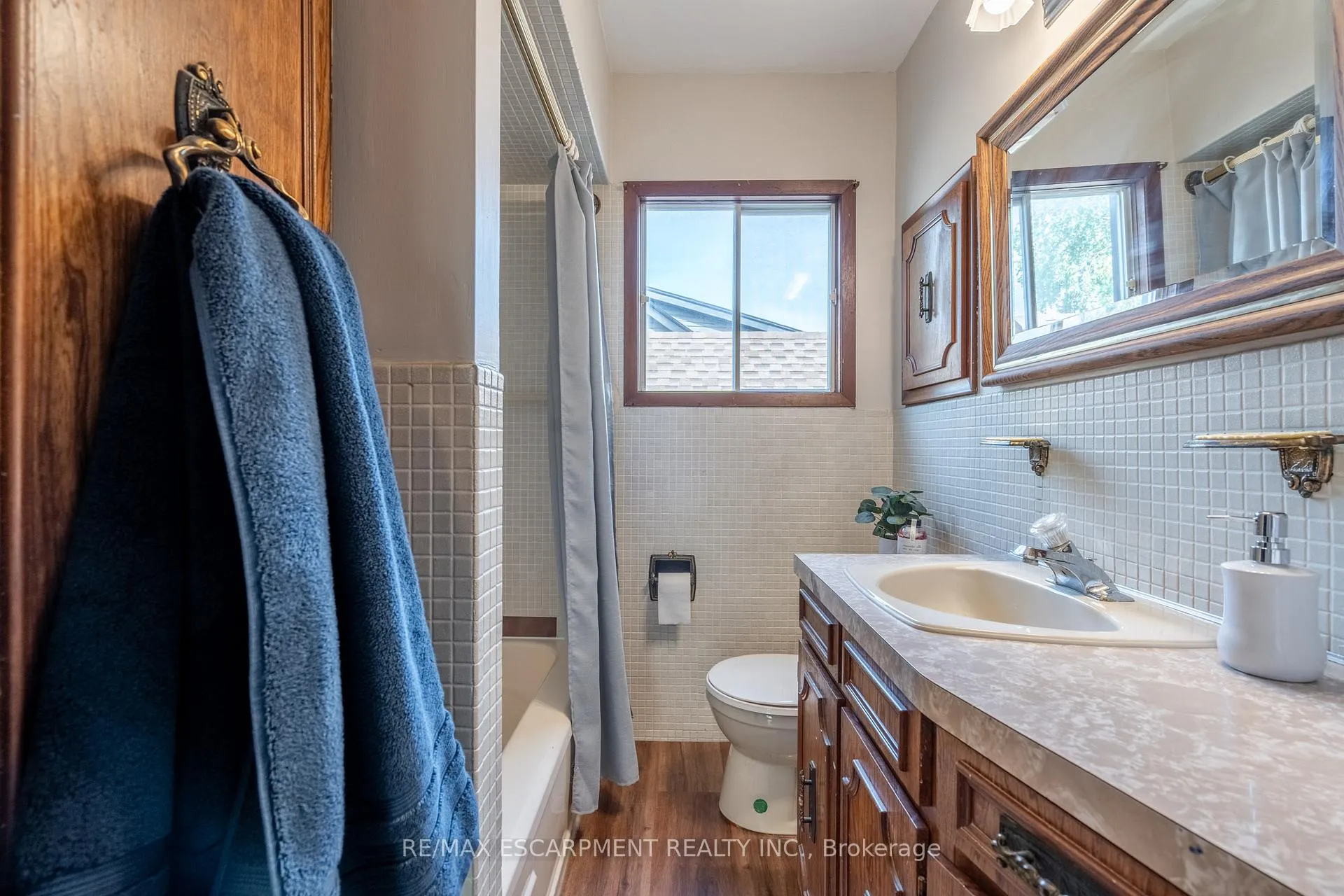 Photo 28 of 242 Glendale Avenue N, Hamilton, Crown Point — HOMEH