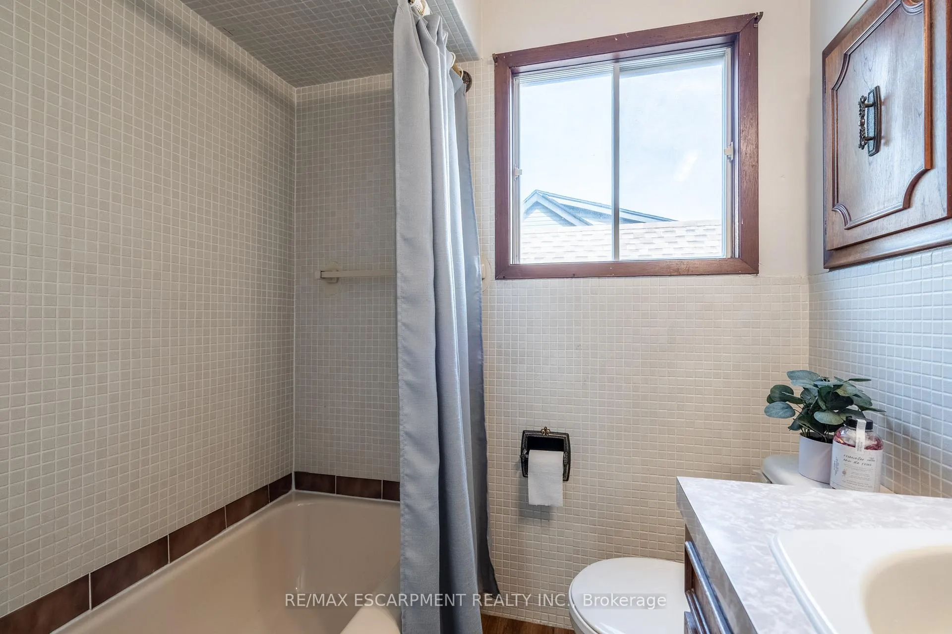 Photo 29 of 242 Glendale Avenue N, Hamilton, Crown Point — HOMEH