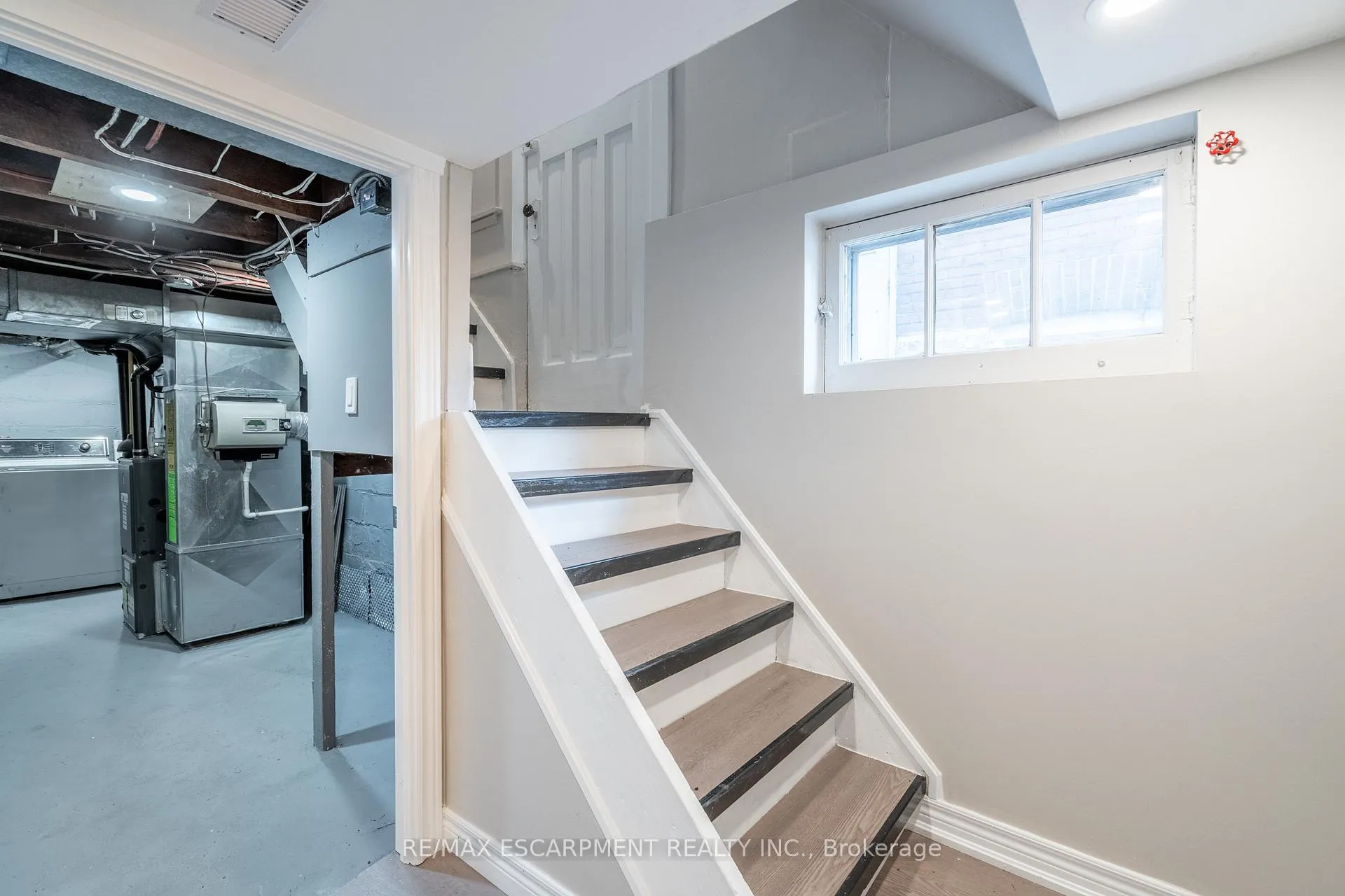 Photo 30 of 242 Glendale Avenue N, Hamilton, Crown Point — HOMEH