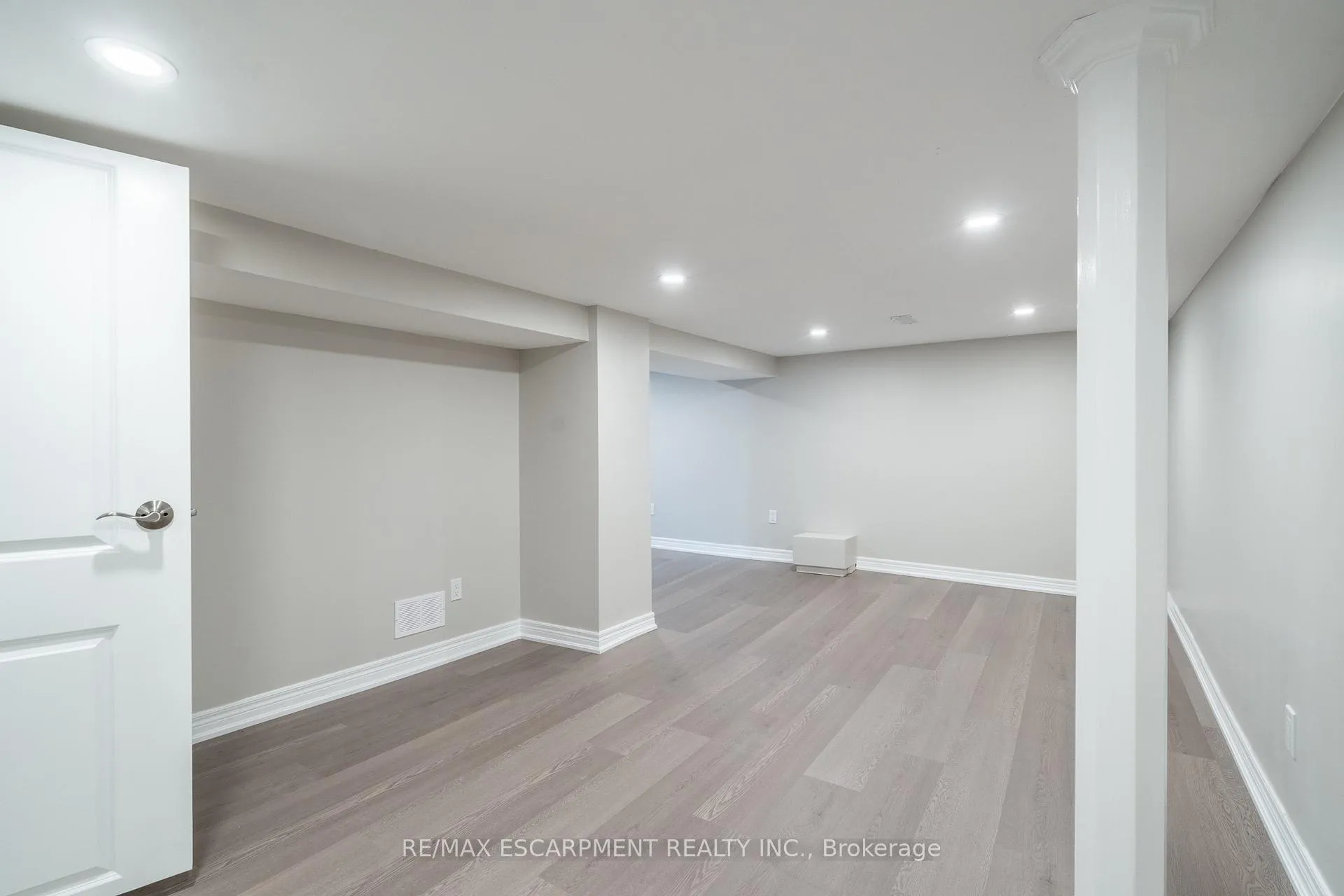 Photo 31 of 242 Glendale Avenue N, Hamilton, Crown Point — HOMEH