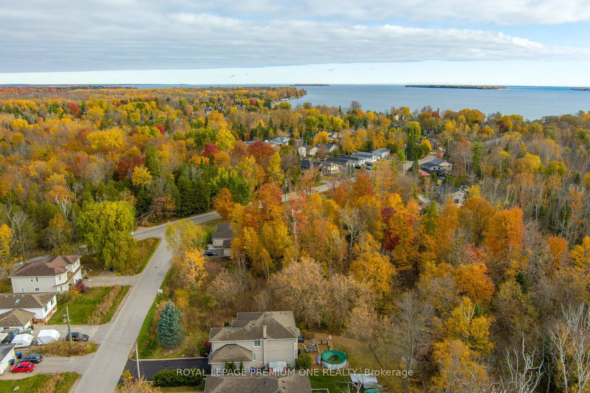 Photo 2 of 909C Willow Street, Innisfil, Lefroy — HOMEH