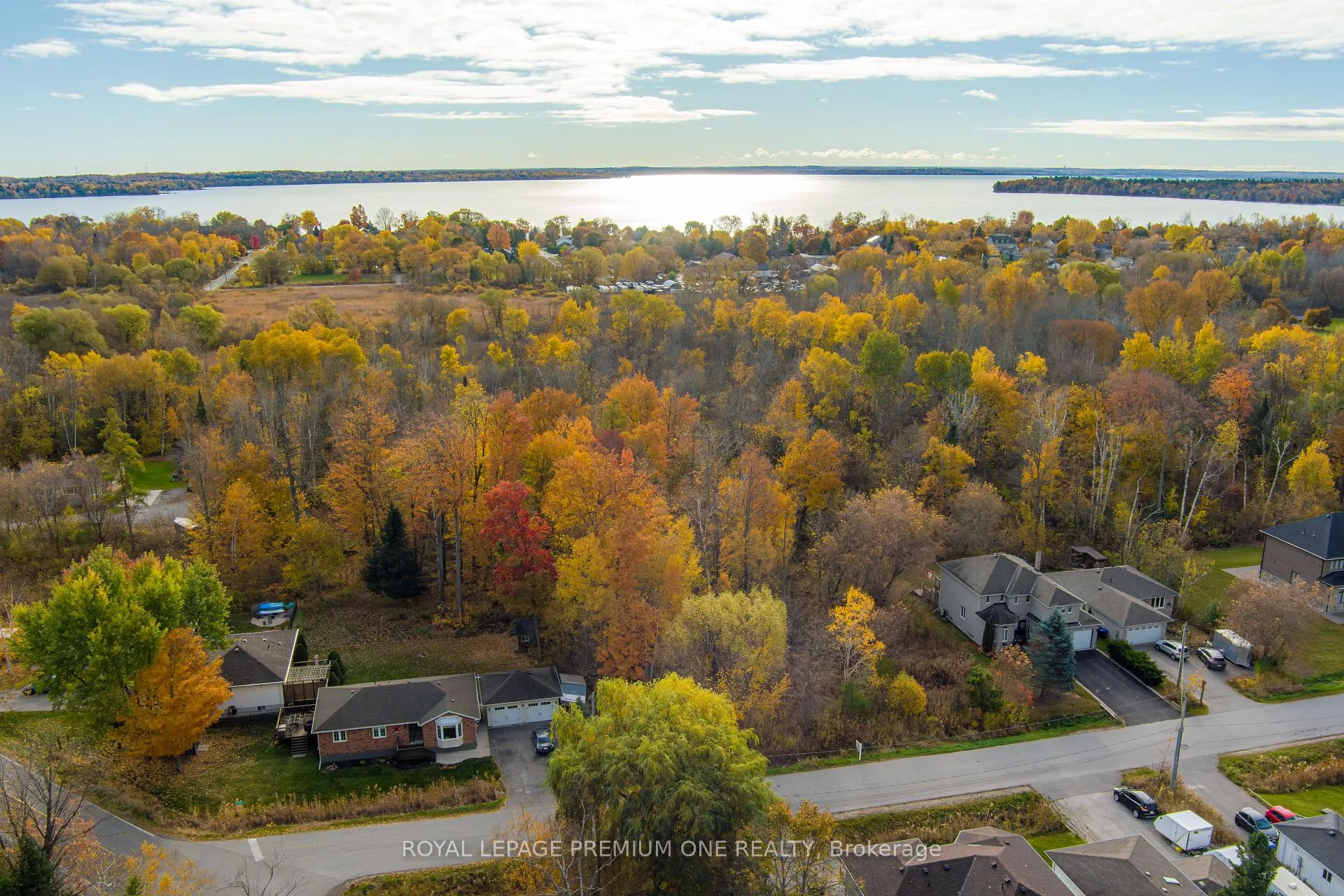 Photo 5 of 909C Willow Street, Innisfil, Lefroy — HOMEH