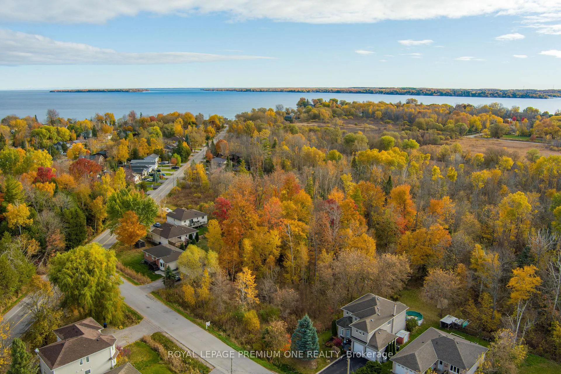 Photo 8 of 909C Willow Street, Innisfil, Lefroy — HOMEH