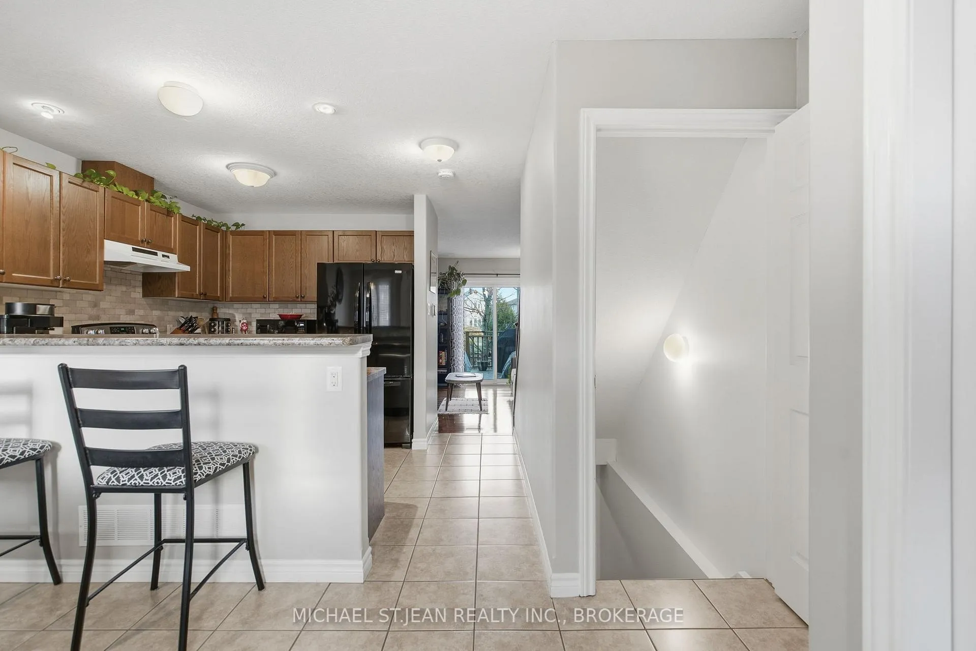 Photo 5 of Unit 37, 10 Foxglove Crescent, Kitchener — HOMEH