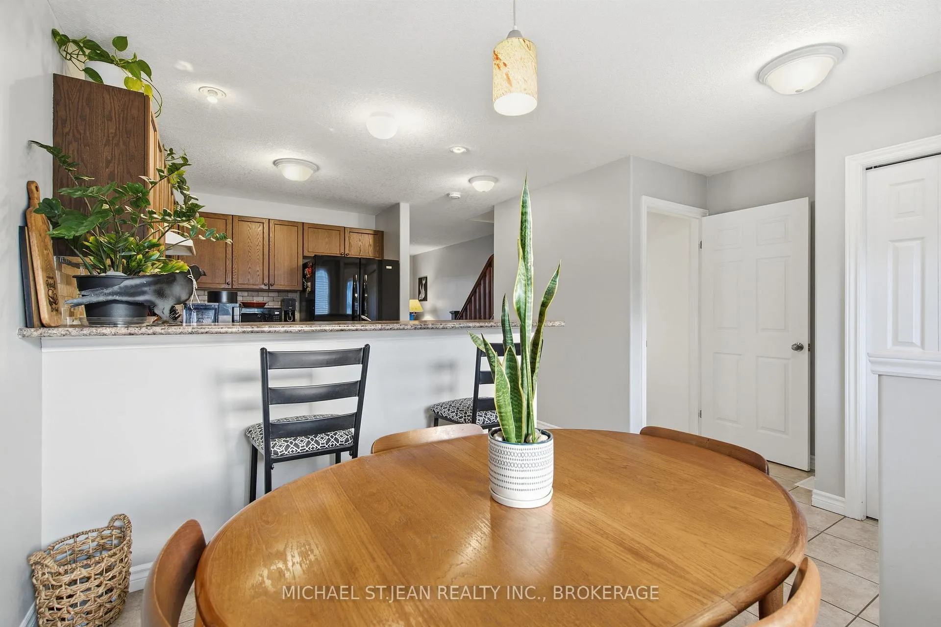 Photo 7 of Unit 37, 10 Foxglove Crescent, Kitchener — HOMEH