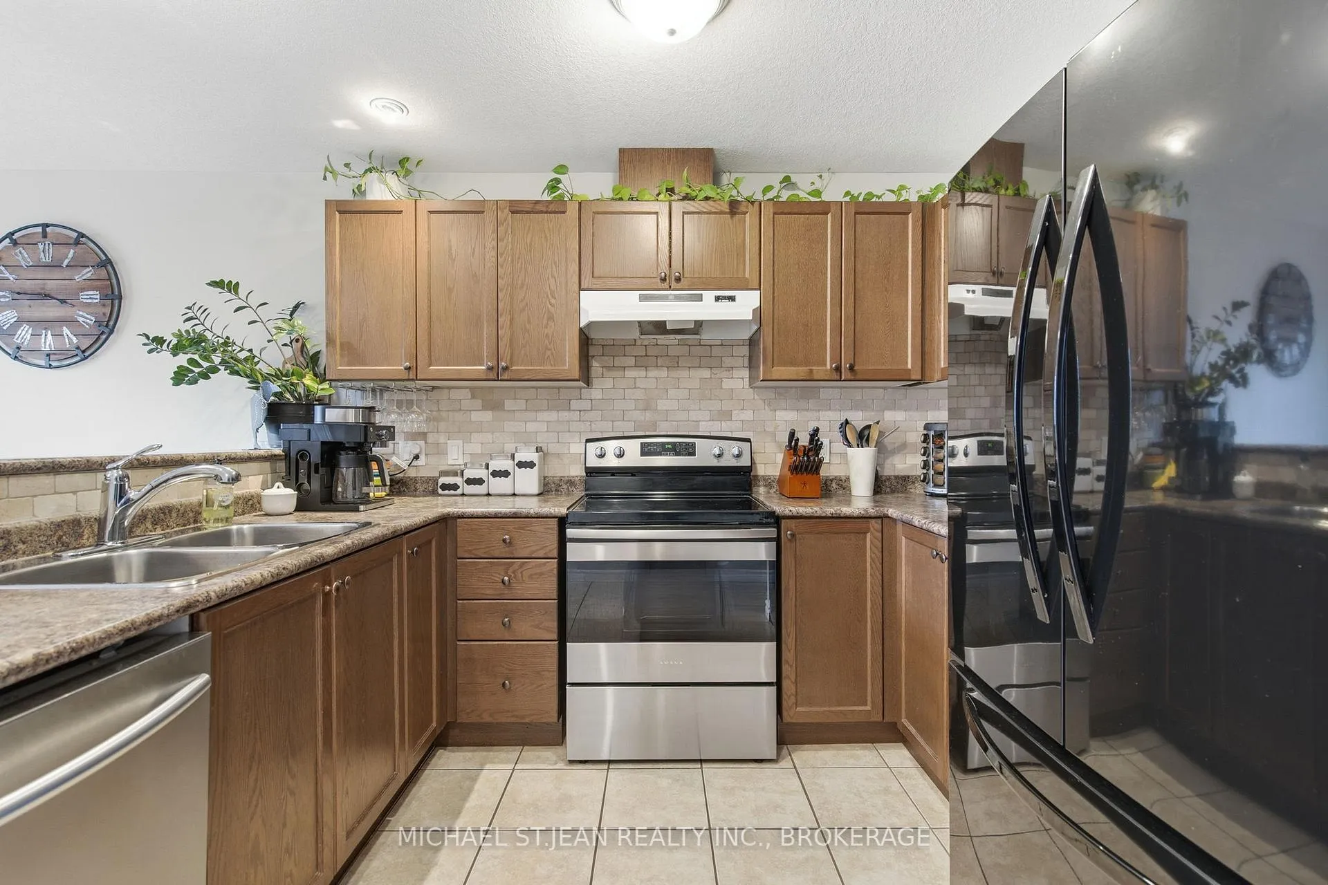 Photo 8 of Unit 37, 10 Foxglove Crescent, Kitchener — HOMEH