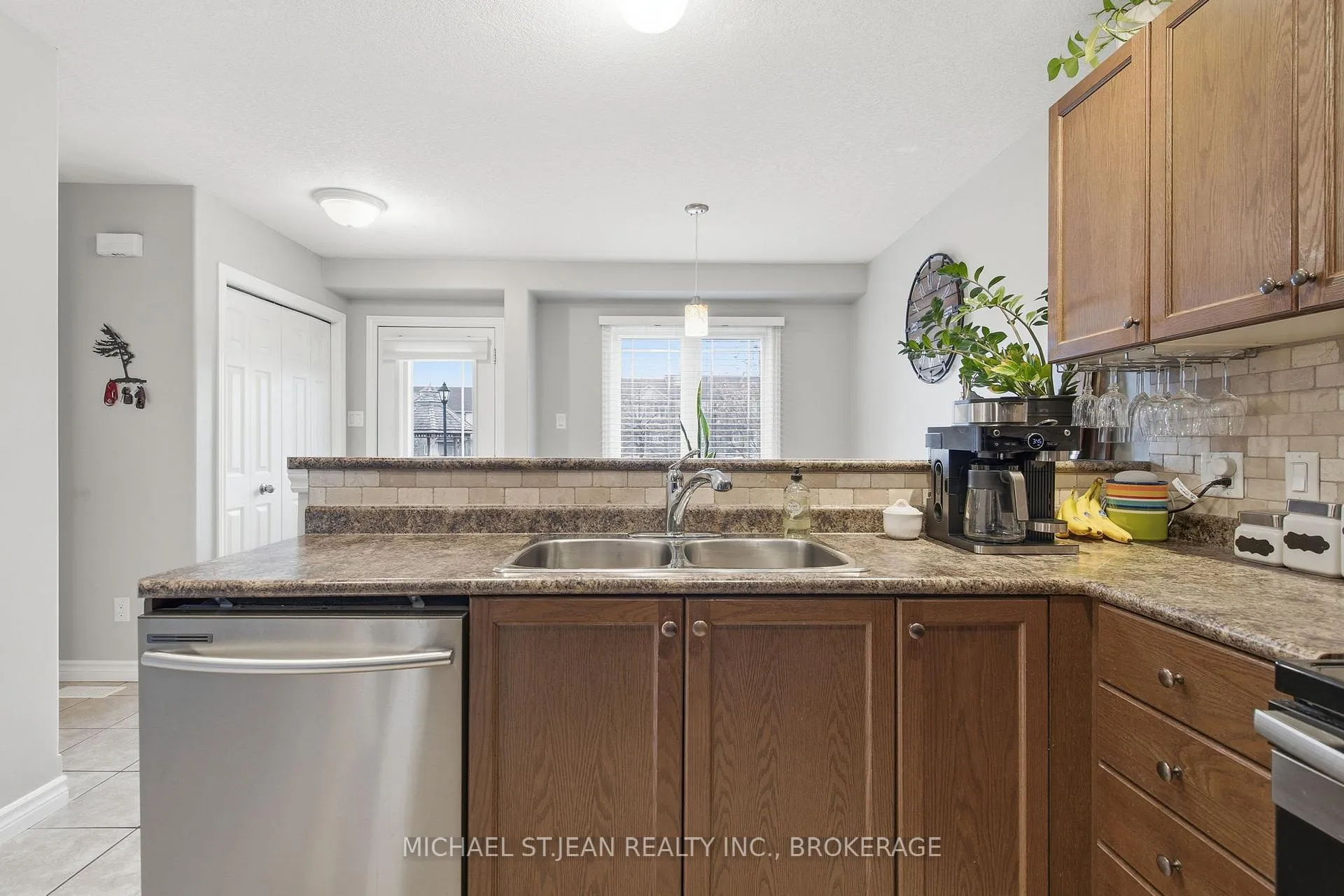 Photo 9 of Unit 37, 10 Foxglove Crescent, Kitchener — HOMEH