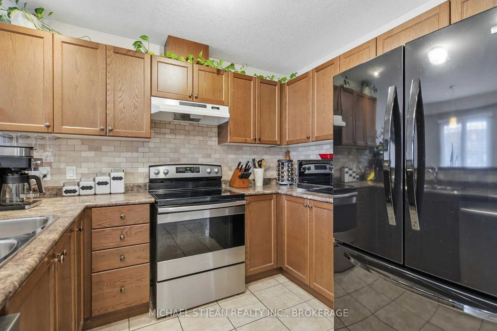 Photo 10 of Unit 37, 10 Foxglove Crescent, Kitchener — HOMEH