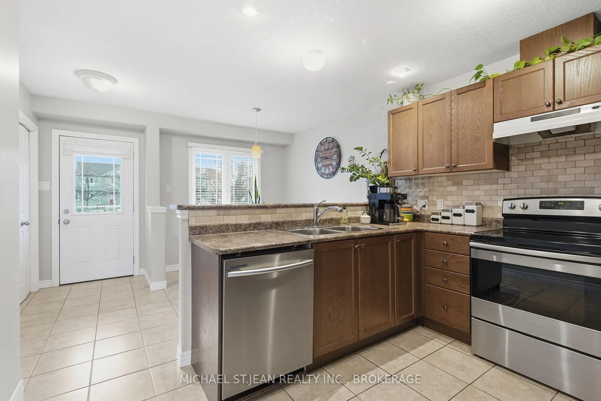 Photo 11 of Unit 37, 10 Foxglove Crescent, Kitchener — HOMEH