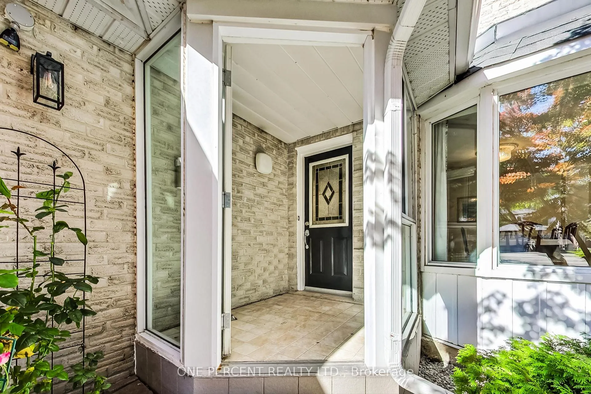 Photo 2 of 40 Mullen Drive, Vaughan, Brownridge — HOMEH