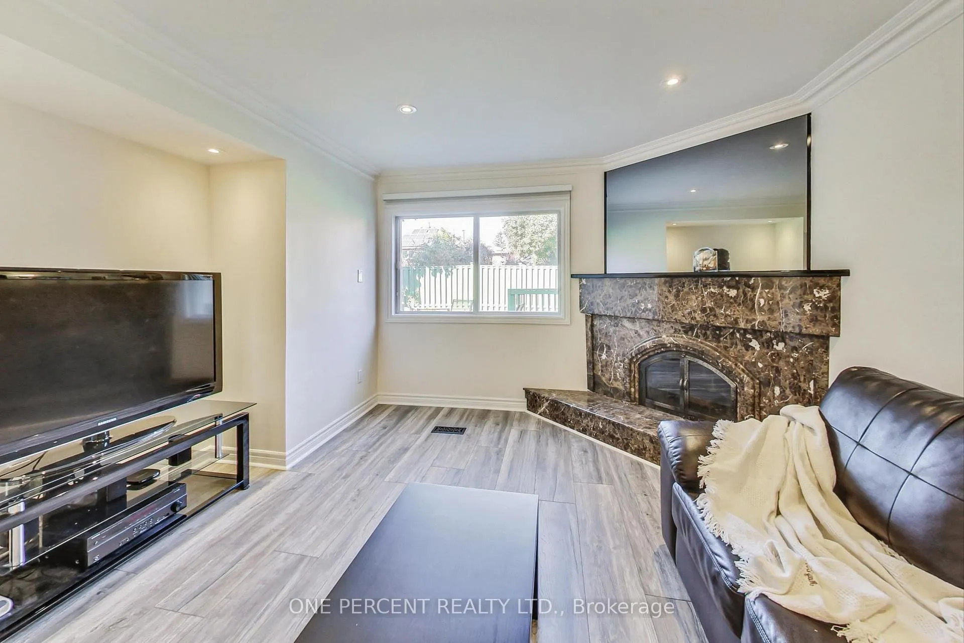 Photo 5 of 40 Mullen Drive, Vaughan, Brownridge — HOMEH