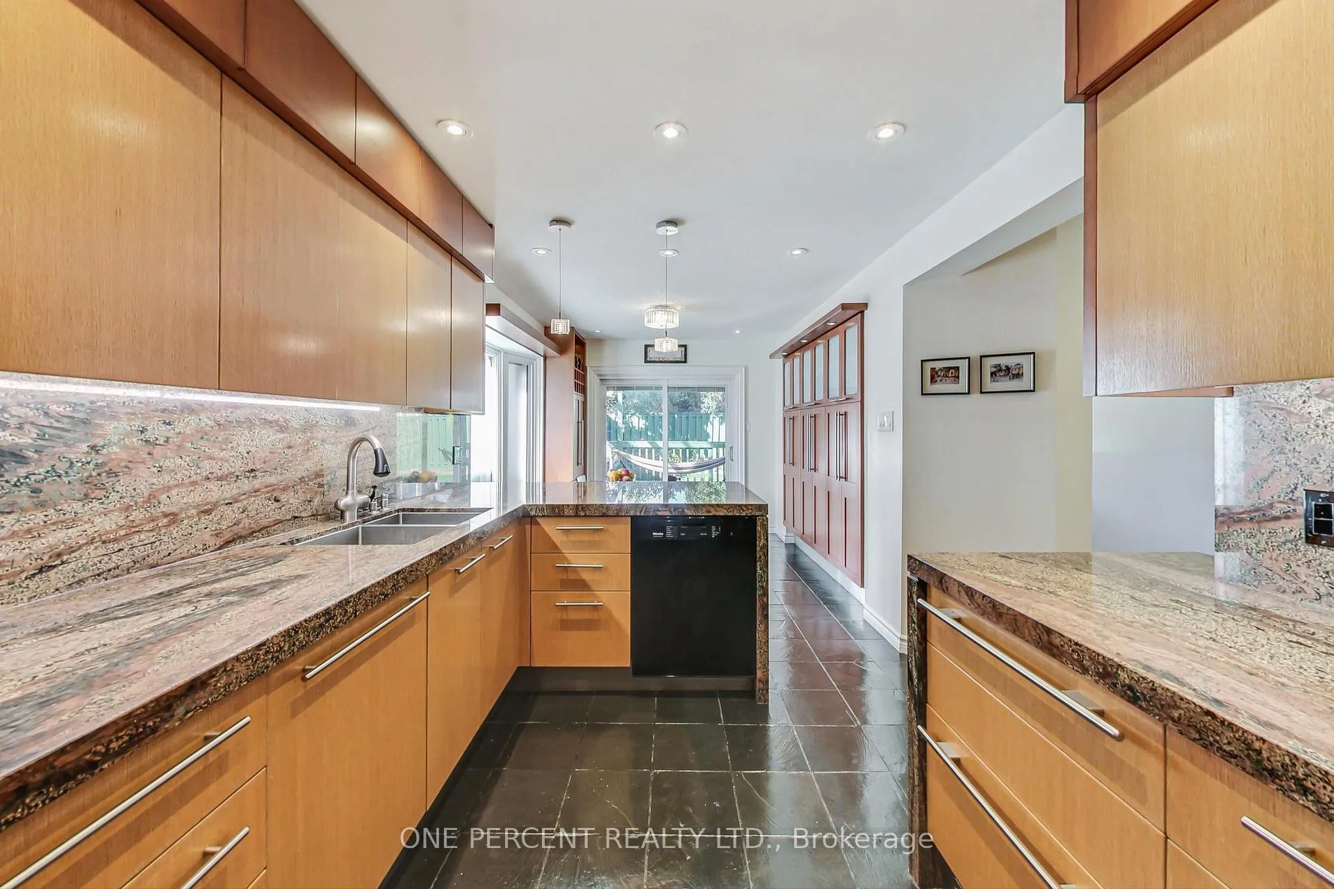 Photo 11 of 40 Mullen Drive, Vaughan, Brownridge — HOMEH