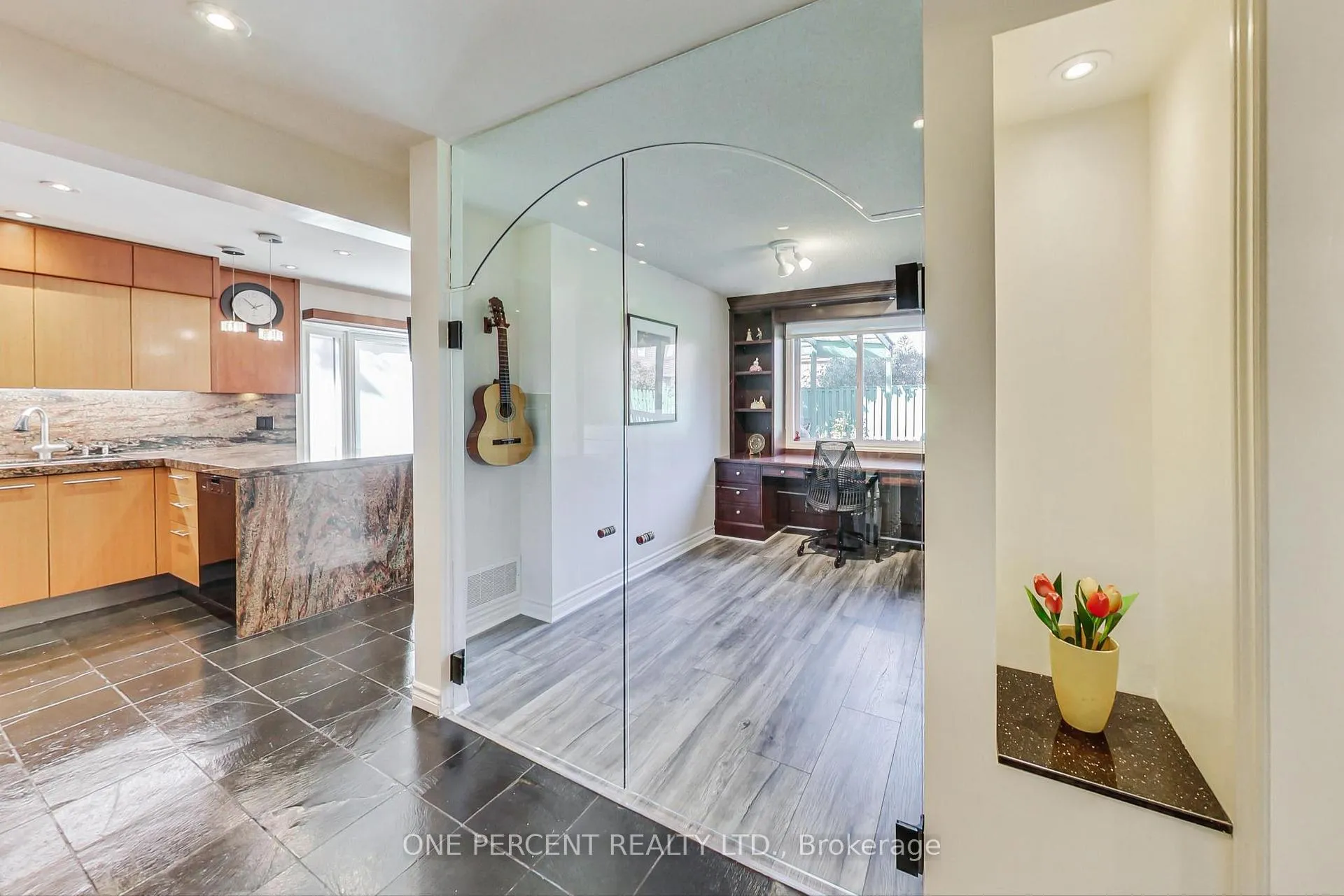 Photo 15 of 40 Mullen Drive, Vaughan, Brownridge — HOMEH