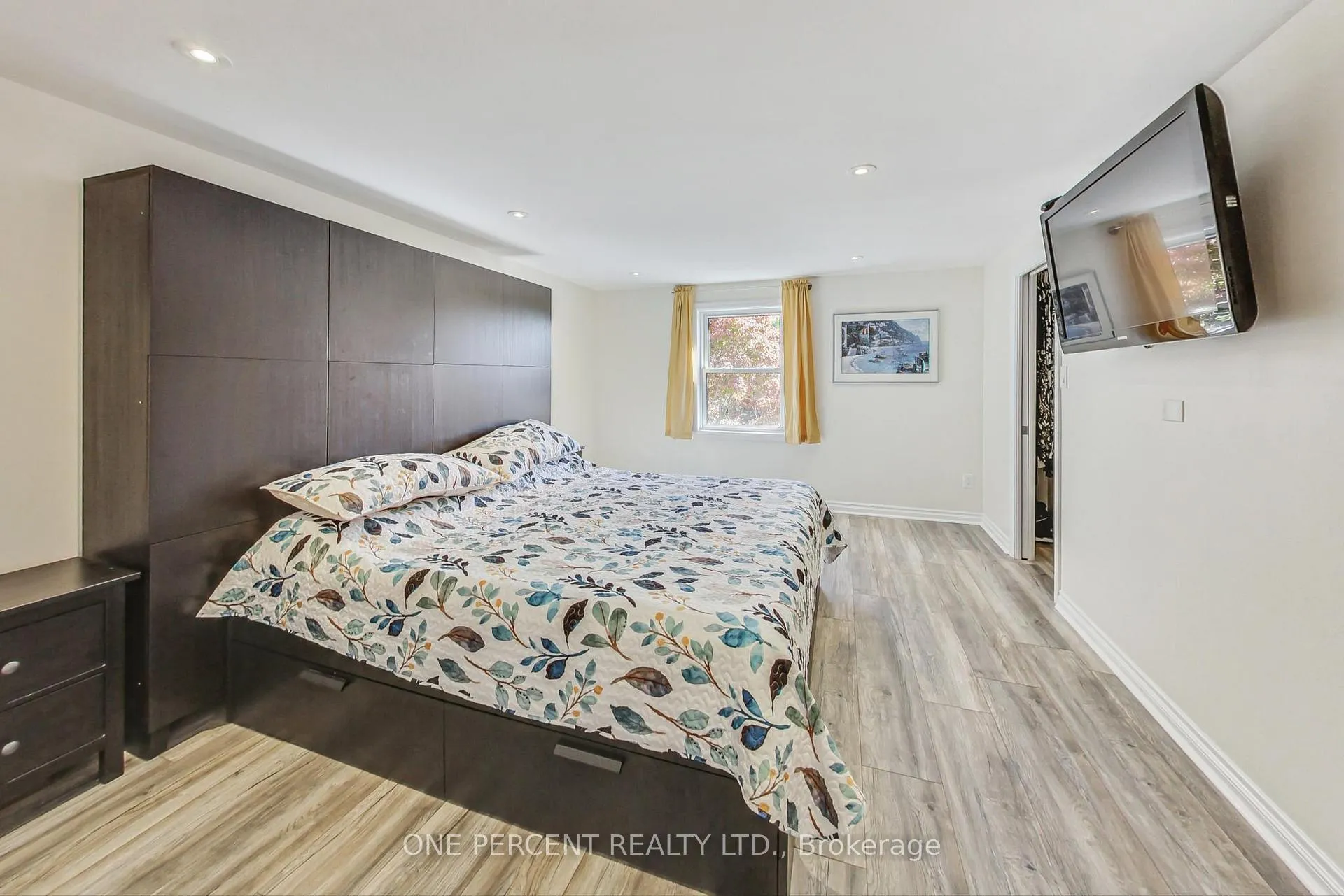 Photo 19 of 40 Mullen Drive, Vaughan, Brownridge — HOMEH