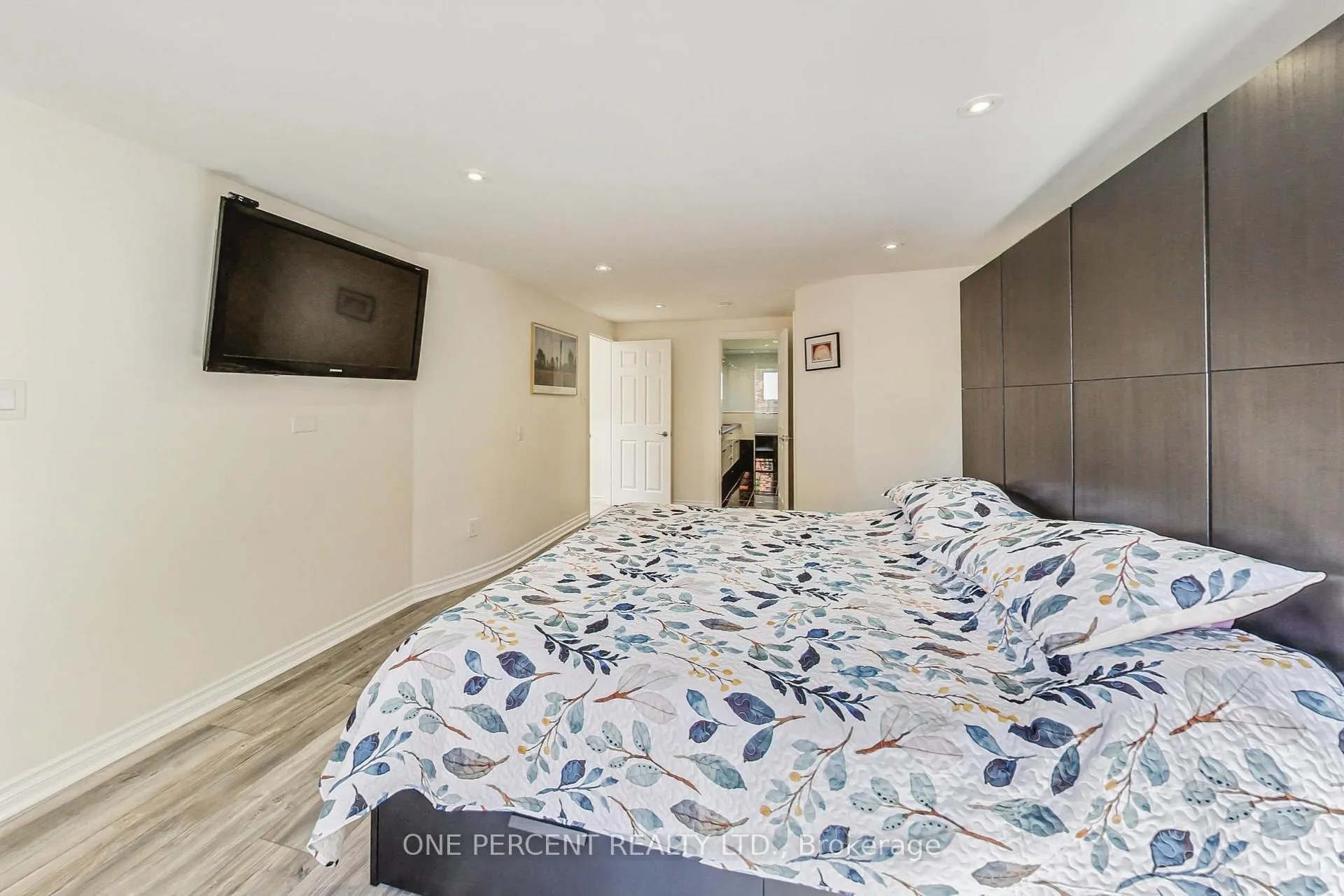 Photo 20 of 40 Mullen Drive, Vaughan, Brownridge — HOMEH