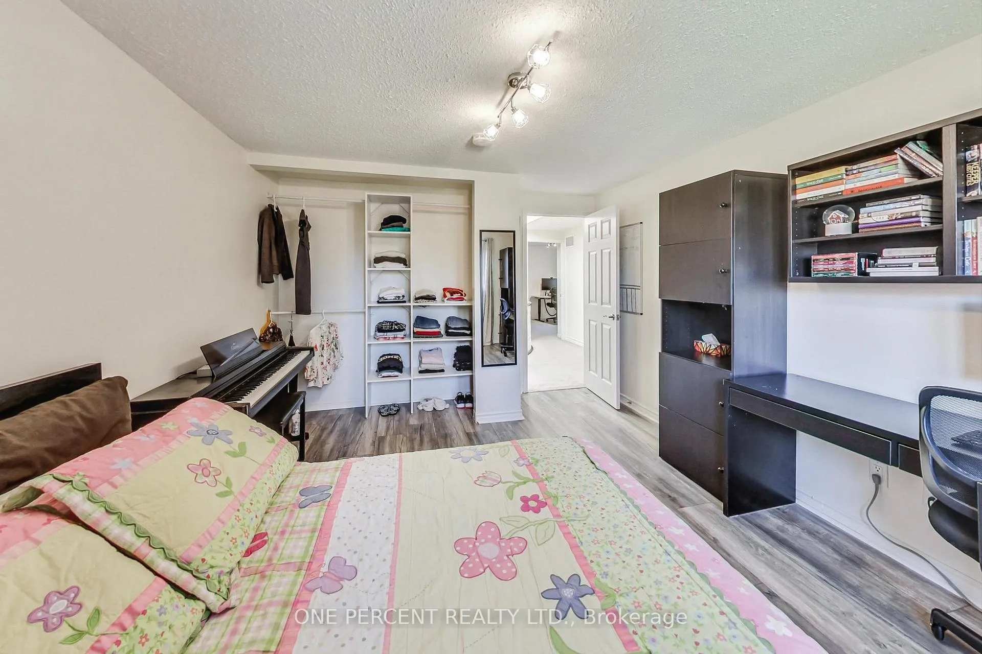 Photo 23 of 40 Mullen Drive, Vaughan, Brownridge — HOMEH