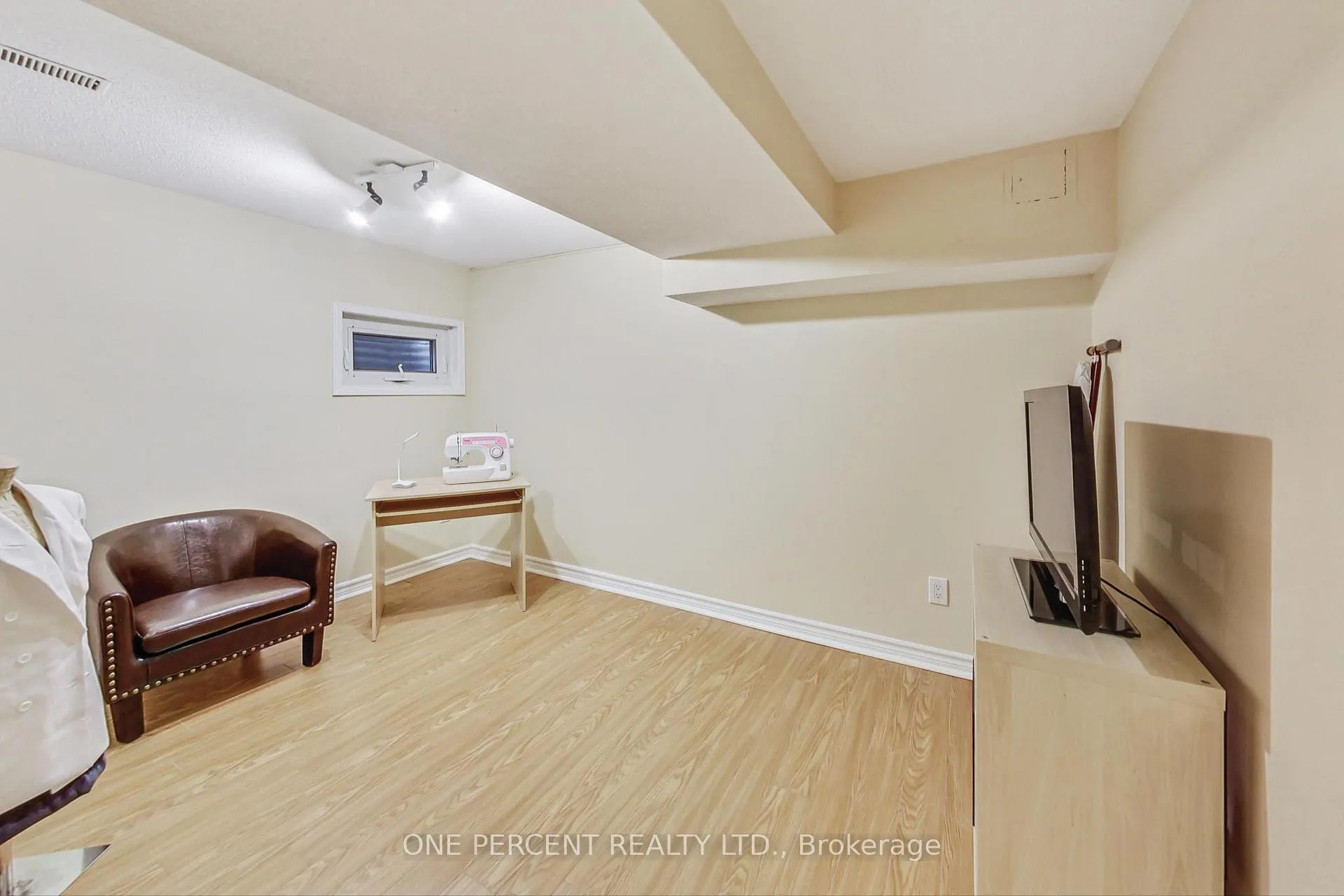 Photo 32 of 40 Mullen Drive, Vaughan, Brownridge — HOMEH