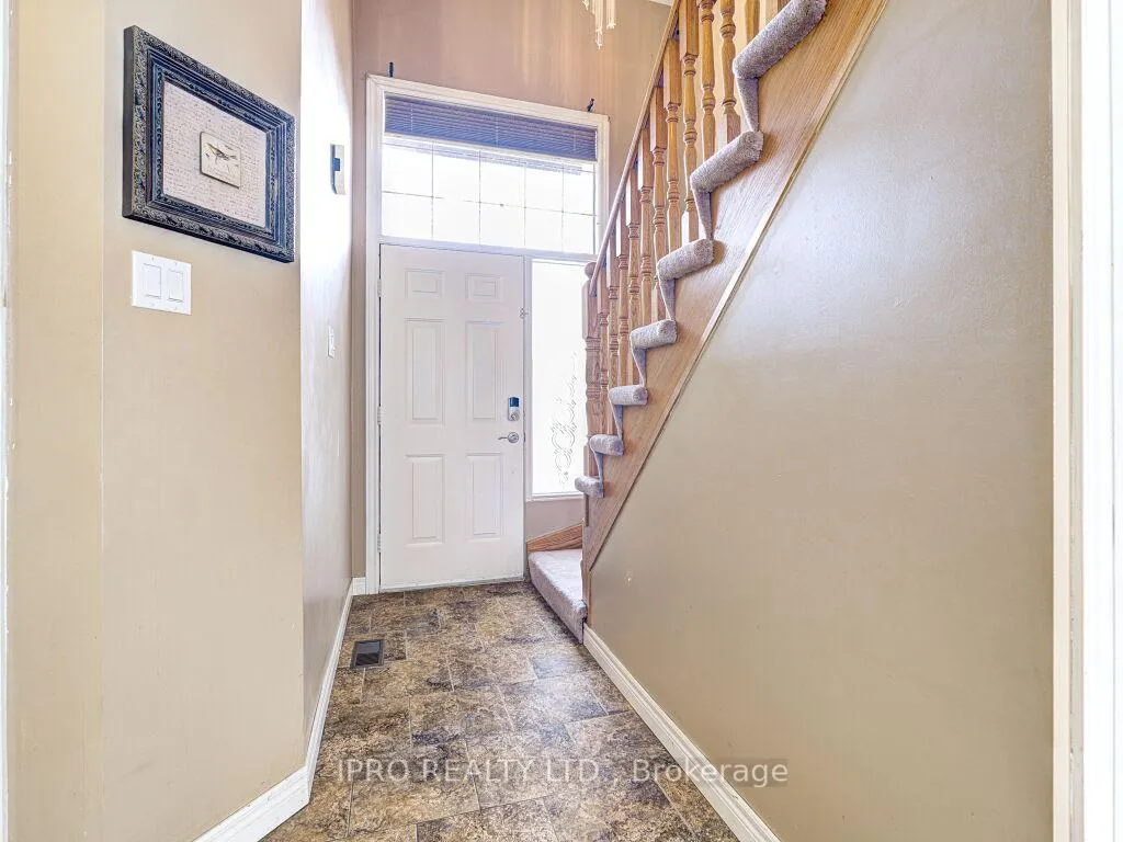 Photo 4 of 36 Kildonan Crescent, Hamilton, Waterdown — HOMEH